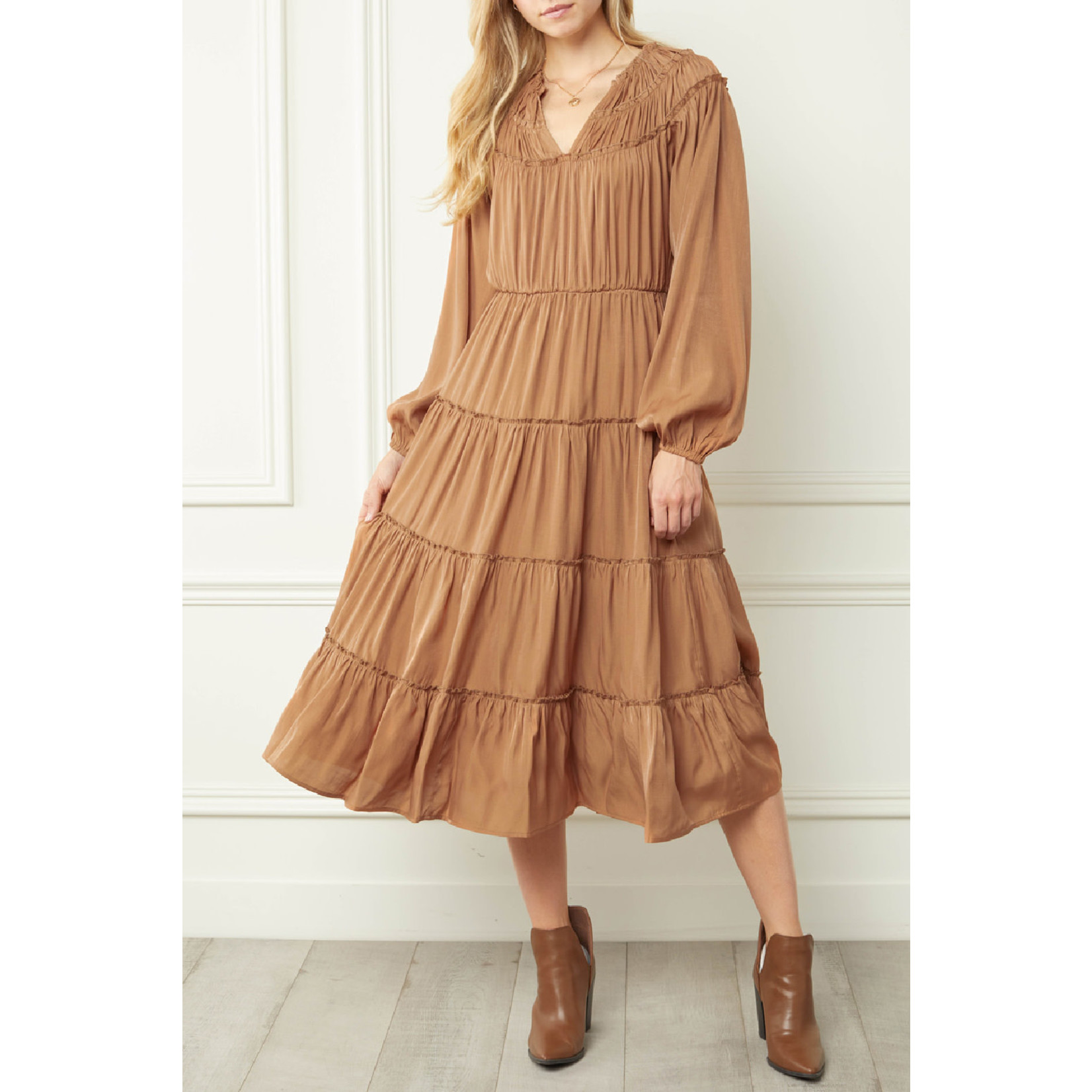 Entro Knee Length Tiered Dress