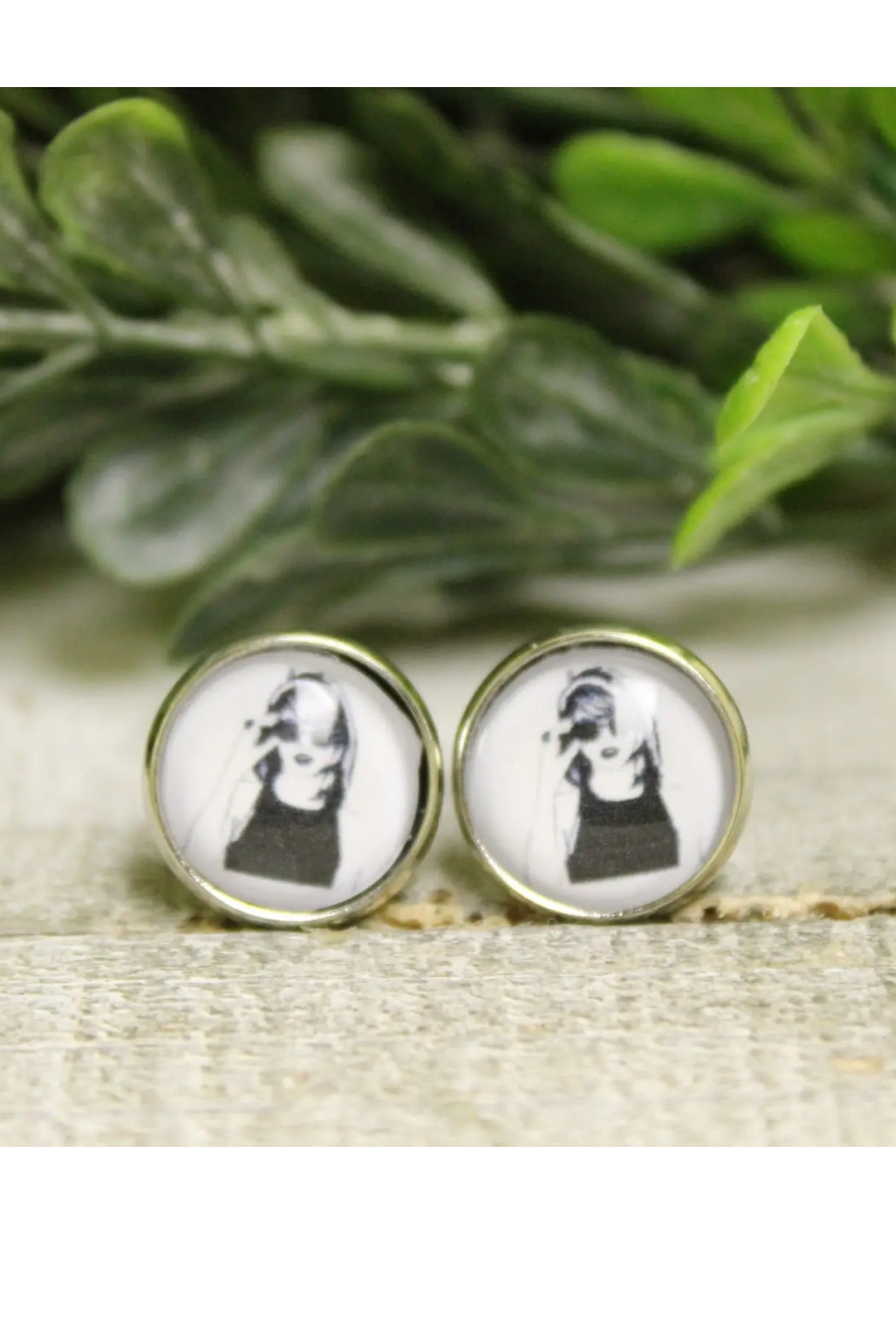 Trend Boutique TS BW stud earrings