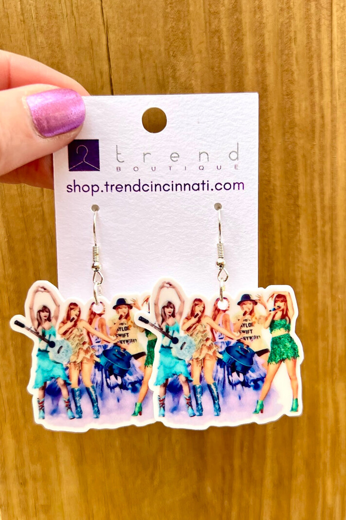 Trend Boutique Taylor versions dangle earrings
