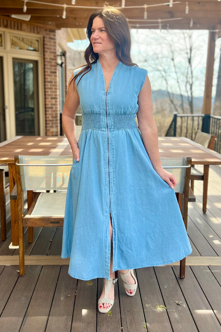 Entro Sleeveless ZipUp Dress