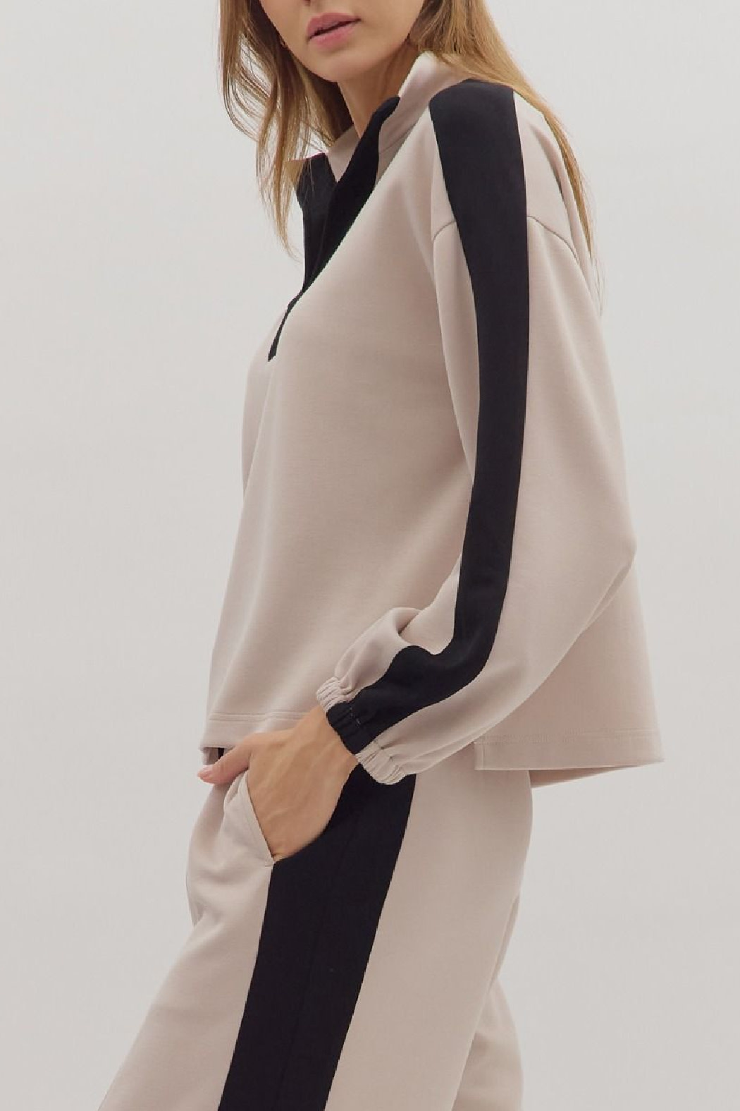 Entro Contrast Stripe Long Sleeve Top