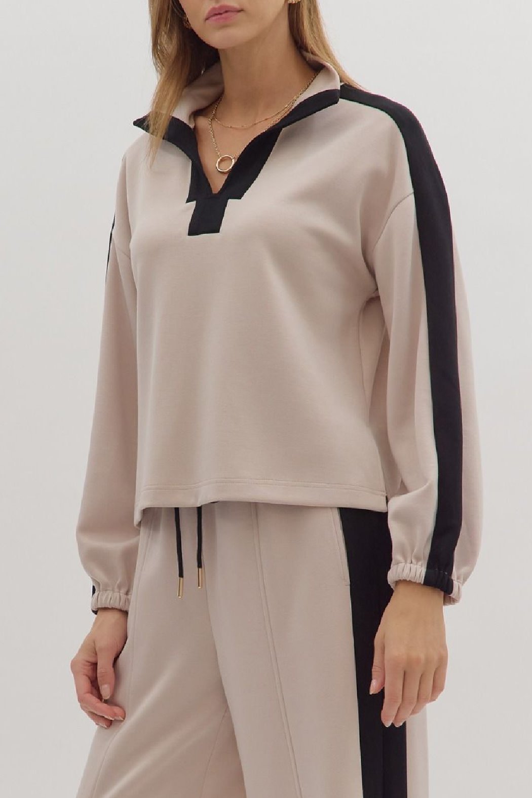 Entro Contrast Stripe Long Sleeve Top