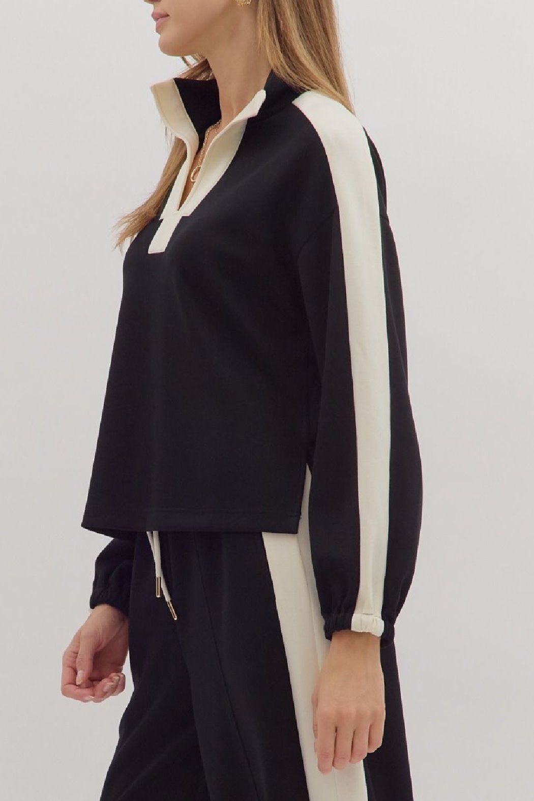 Entro Contrast Stripe Long Sleeve Top