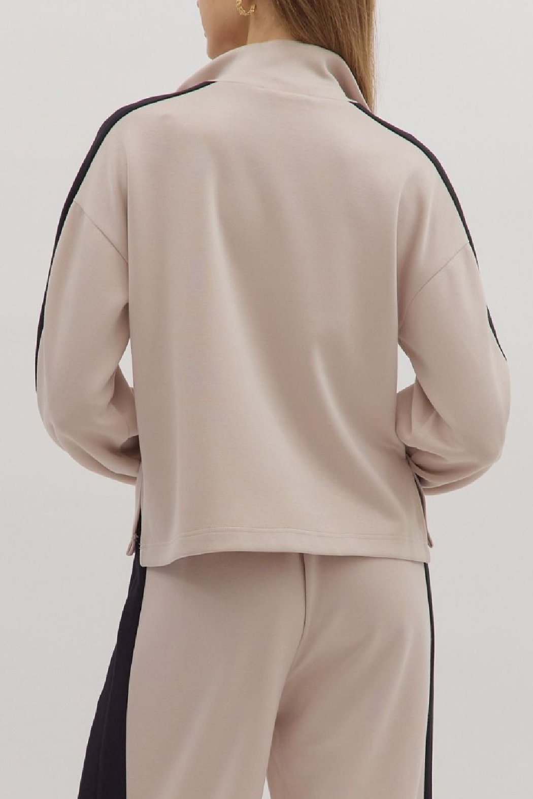 Entro Contrast Stripe Long Sleeve Top