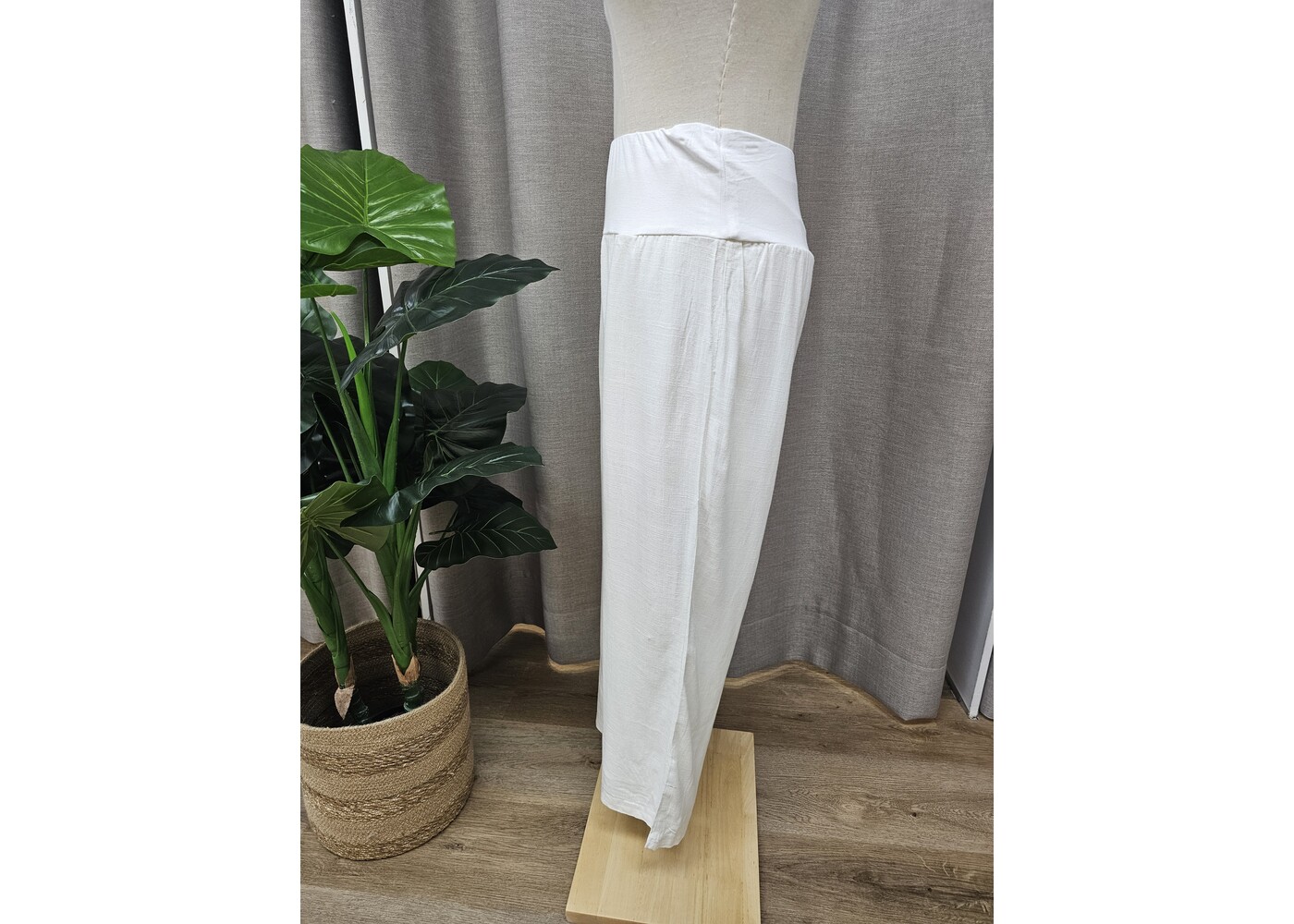 Indigo Designs Neper Elastic Waist Linen Pants
