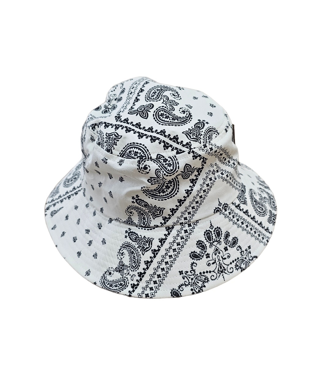Sundaise Hats Paisley Bucket Hat -White/Black