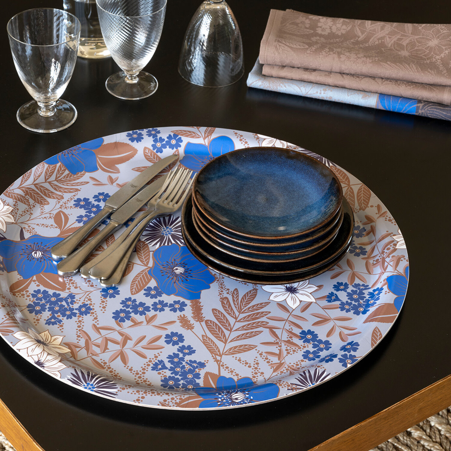 Cottage Round Tray - Blue 19in