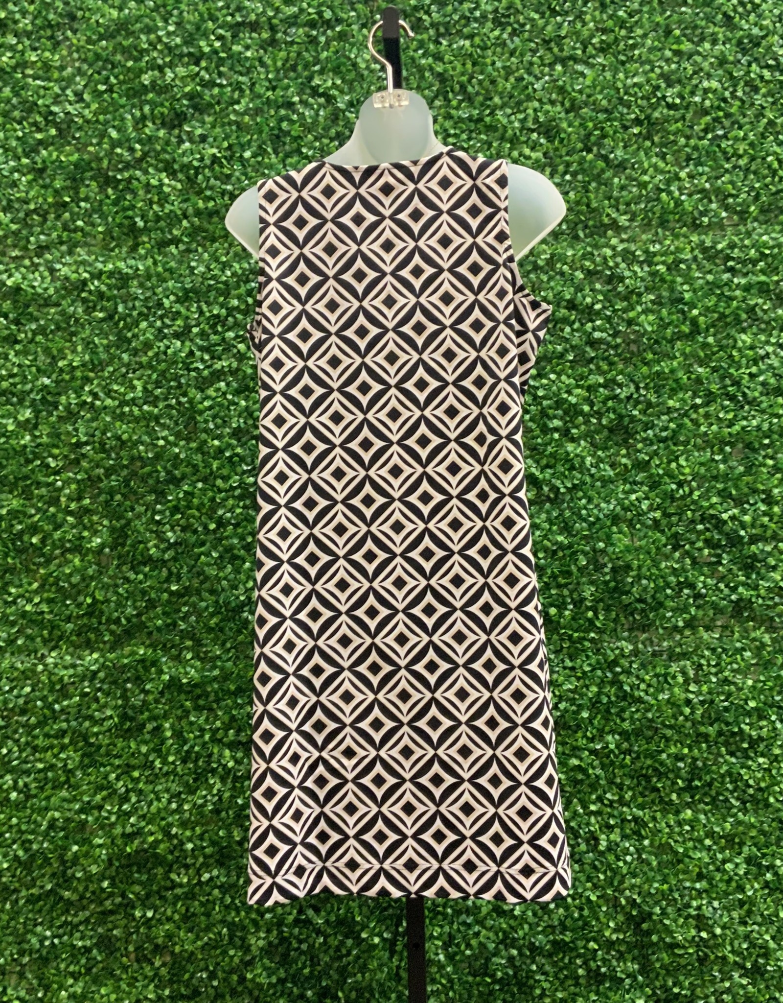 Lulu B Gold/Black Square Print V-Neck Sleeveless Dress