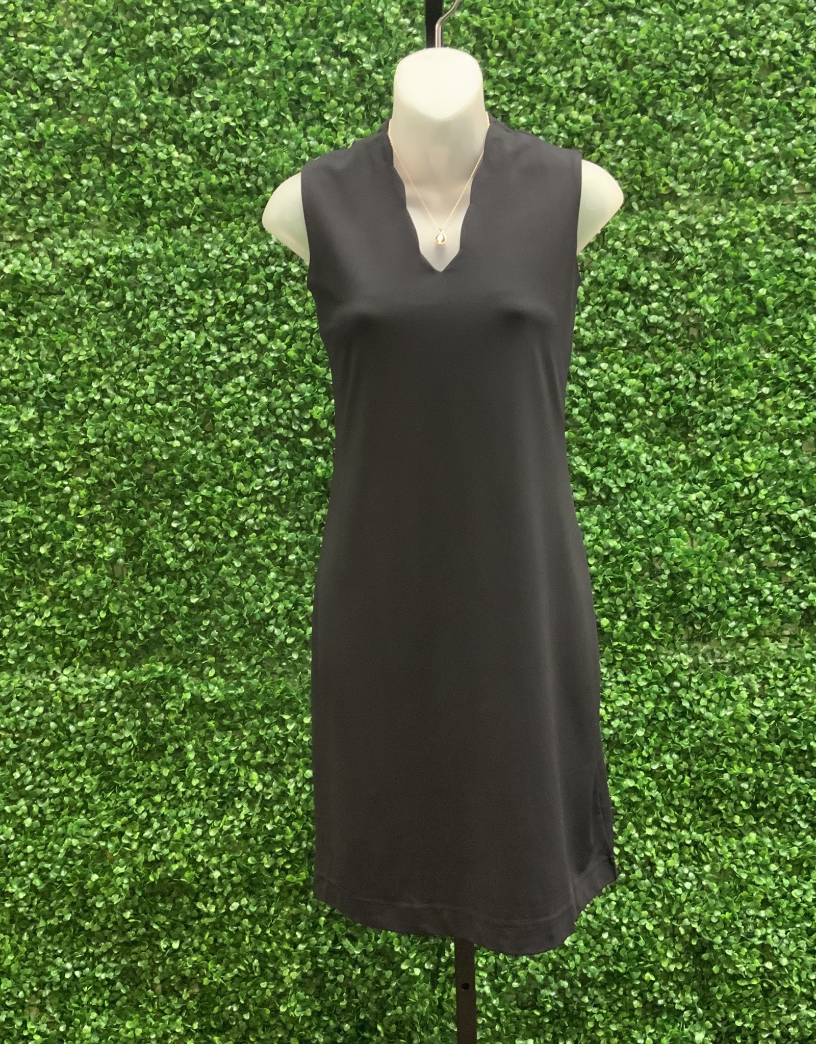 Lulu B Solid Black Scalloped V-Neckline Sleeveless Dress