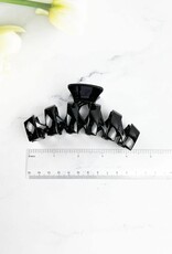 - Solid Zigzag Pattern Hair Claw