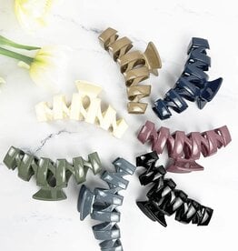 - Solid Zigzag Pattern Hair Claw