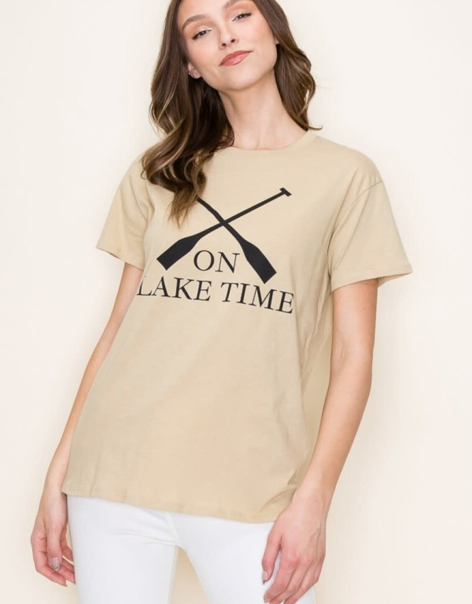 - Sand Round Neck S/S On The Lake Graphic Tee