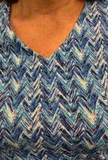 Lulu B Blue/Multi Pointed Wave Print V-Neck 3/4 Sleeve Top