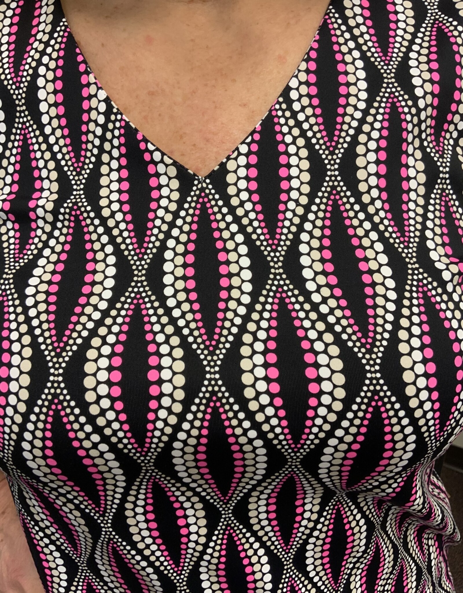Lulu B Black/Pink Dotted Print V-Neck 3/4 Sleeve Top
