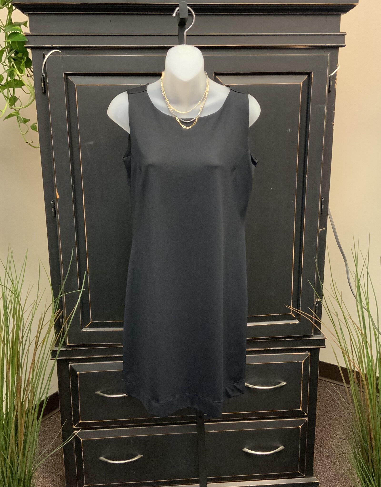 Lulu B Black Round Neck Sleeveless Mid Length Dress