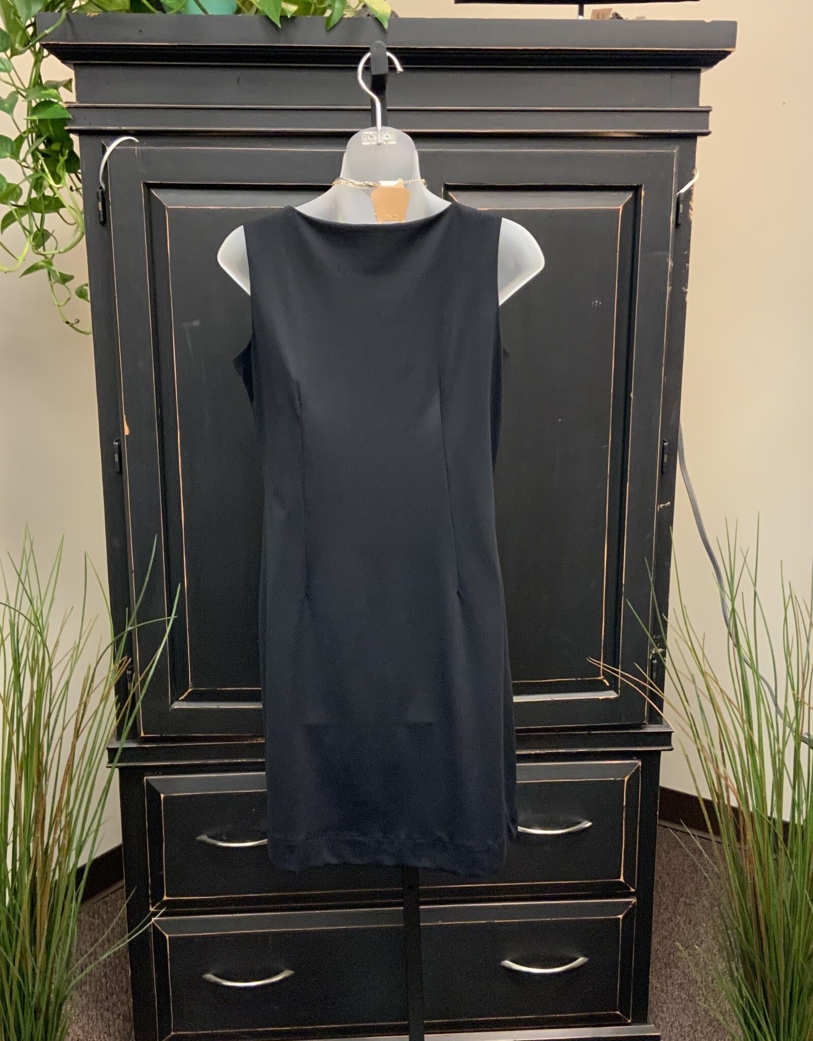 Lulu B Black Round Neck Sleeveless Mid Length Dress