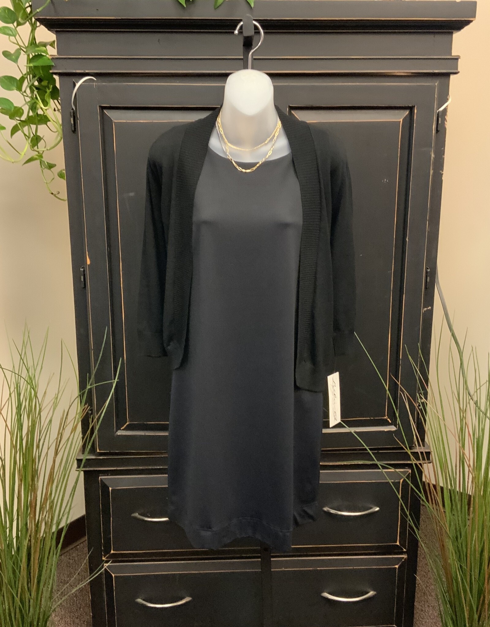 Lulu B Black Round Neck Sleeveless Mid Length Dress