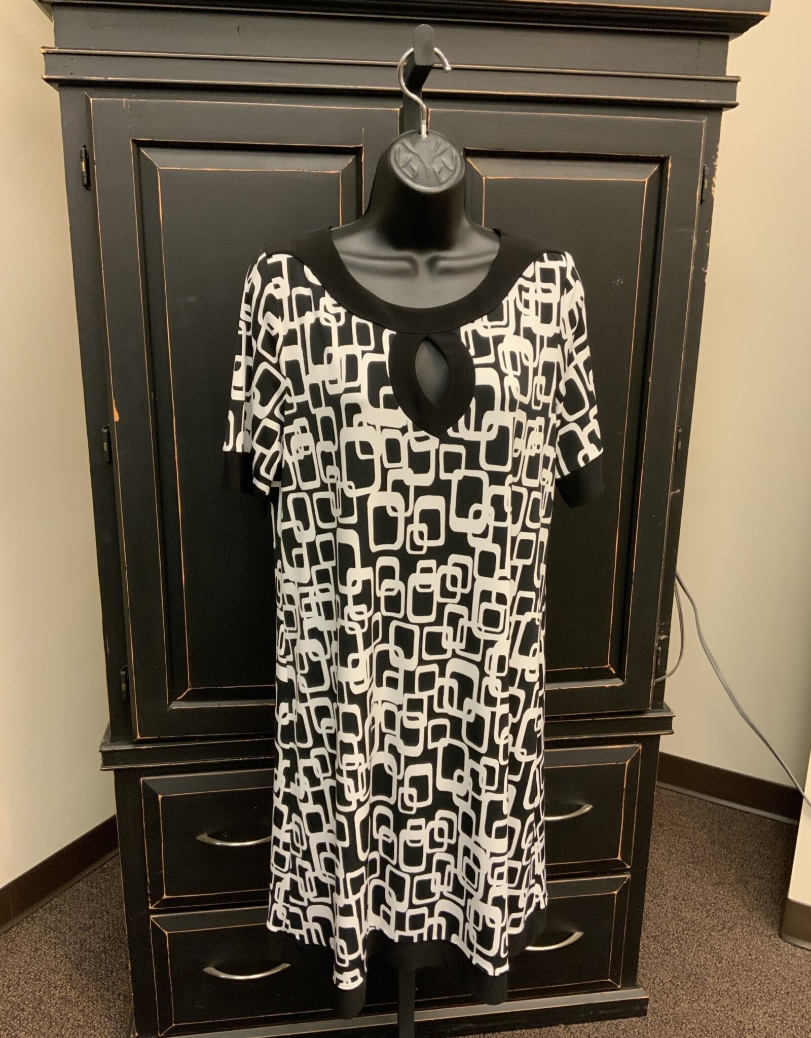 Bali Corp Bali Black/White Link Print Key-Hole Short Sleeve Black Trim Dress AS