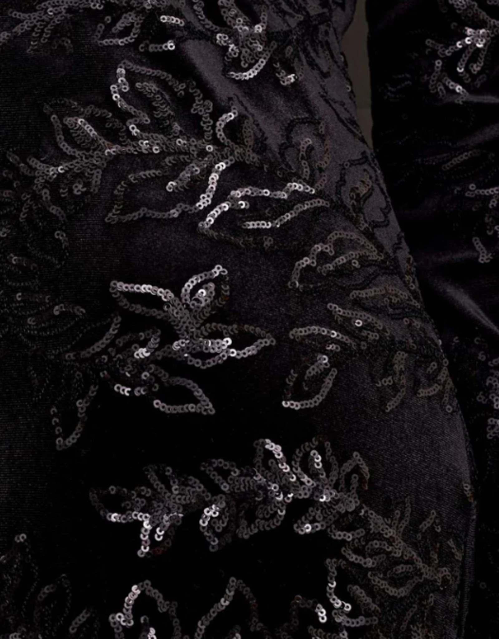 Tribal Tribal Black Lined Sequin Velvet Long Sleeve Dress CC