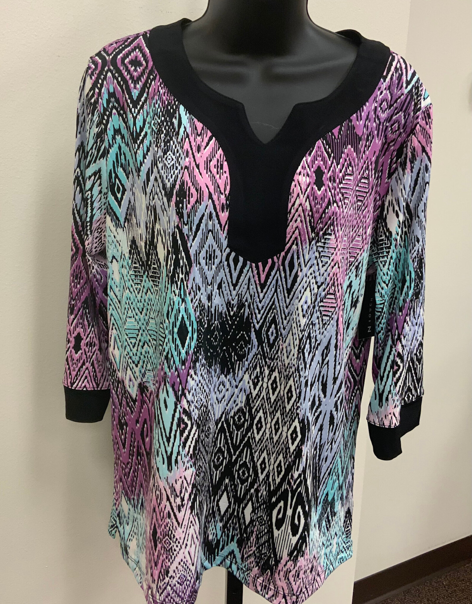 L.Hamrick N Touch Pink/Teal Diamond Print Notched Neck 3/4 Slv Top BR