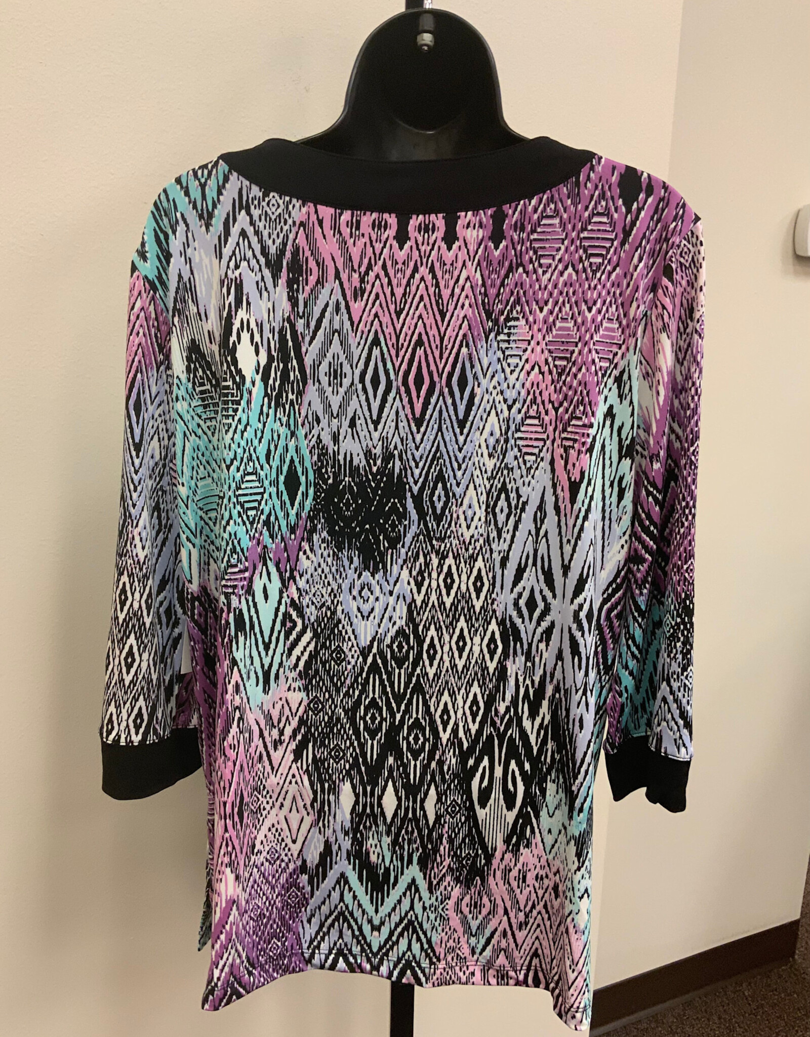 L.Hamrick N Touch Pink/Teal Diamond Print Notched Neck 3/4 Slv Top BR