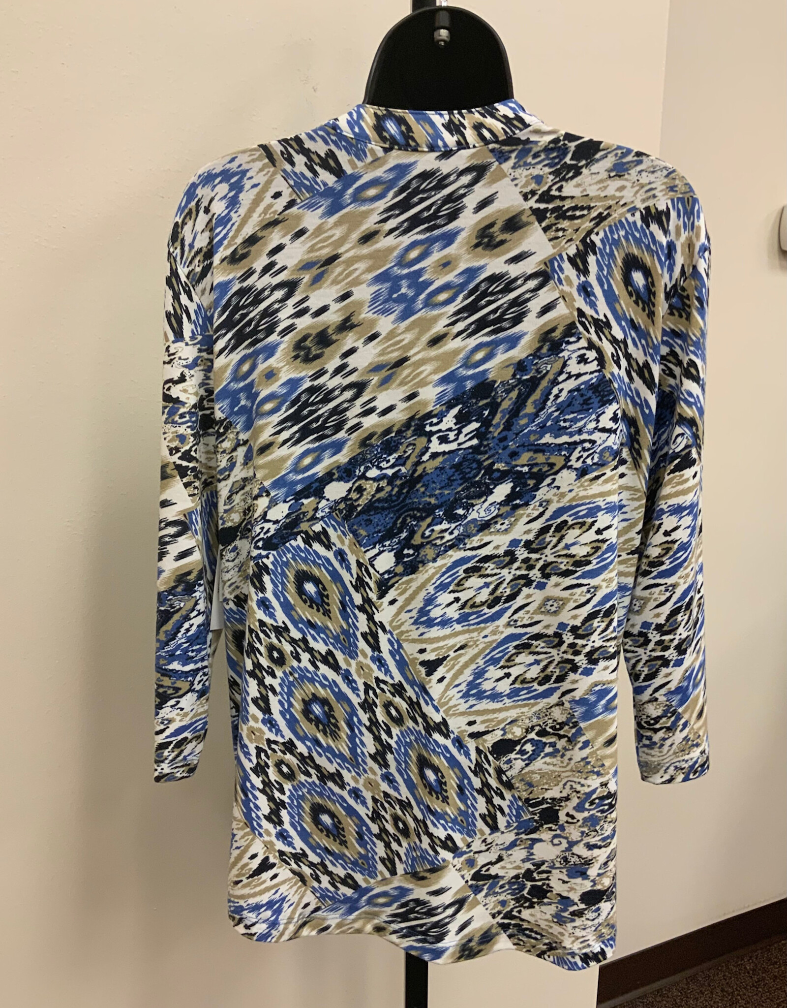 L.Hamrick Links 41C1 Blue/Tan Patch Print V-Neck Button Pleated 3/4 Slv Top BR