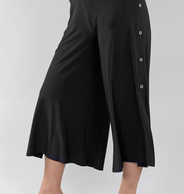 Michael Tyler Michael Tyler Black Capri Pull-Up Pant w/Side Buttons