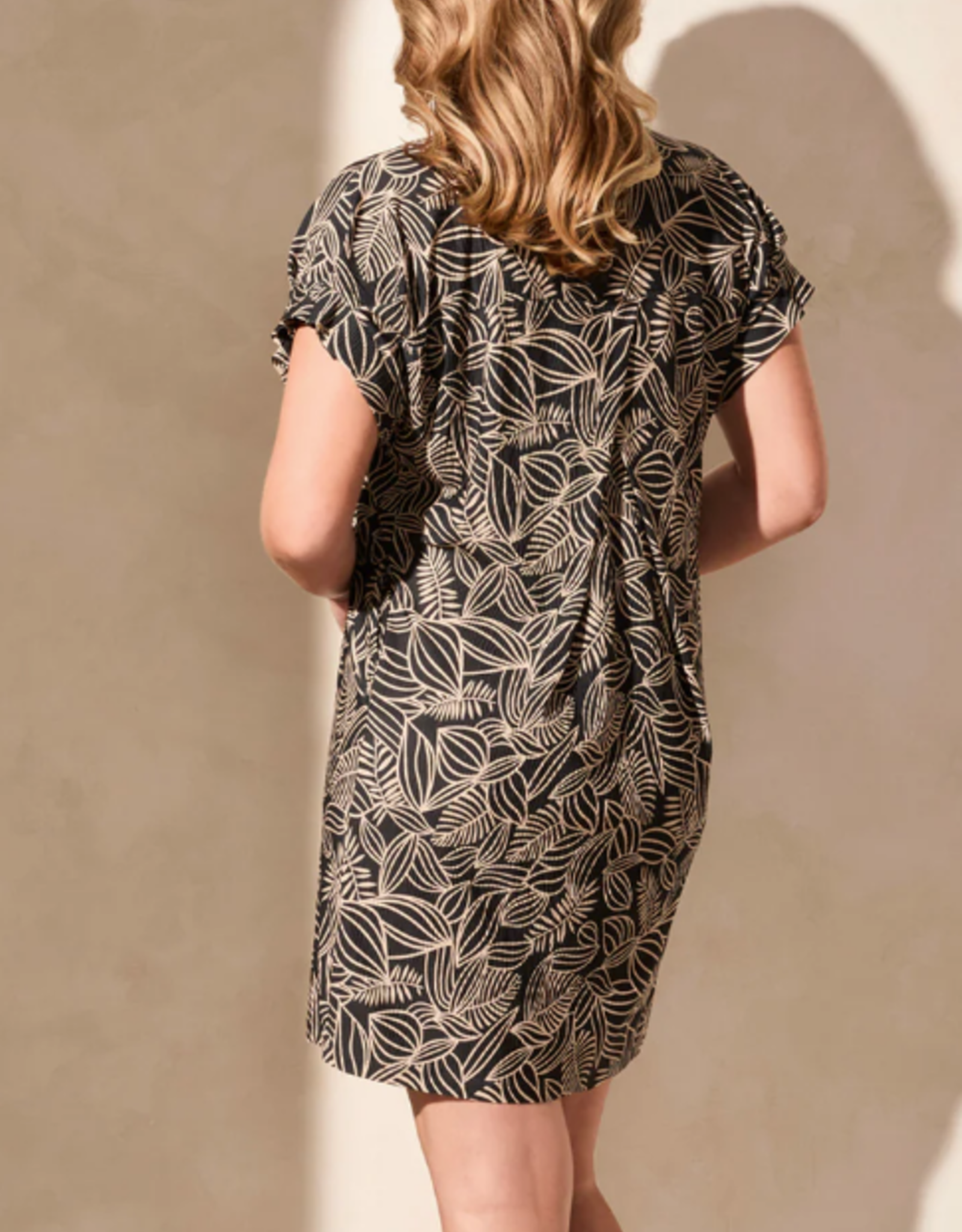 Tribal Tribal Black /Tan  V-Neck Short Sleeve Knit Dress AK