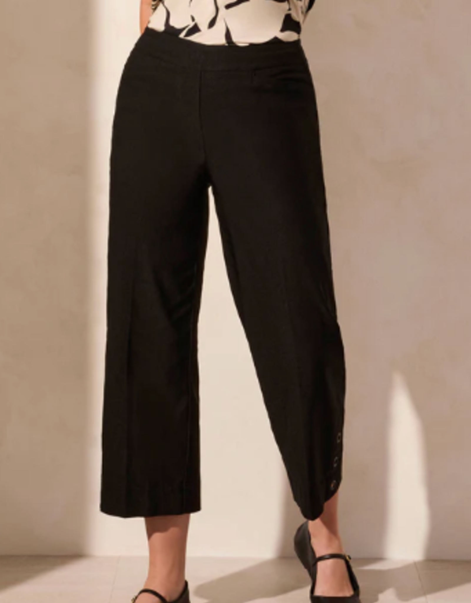 Tribal Tribal Black Flatten It Pull on Capri w Pockets LR