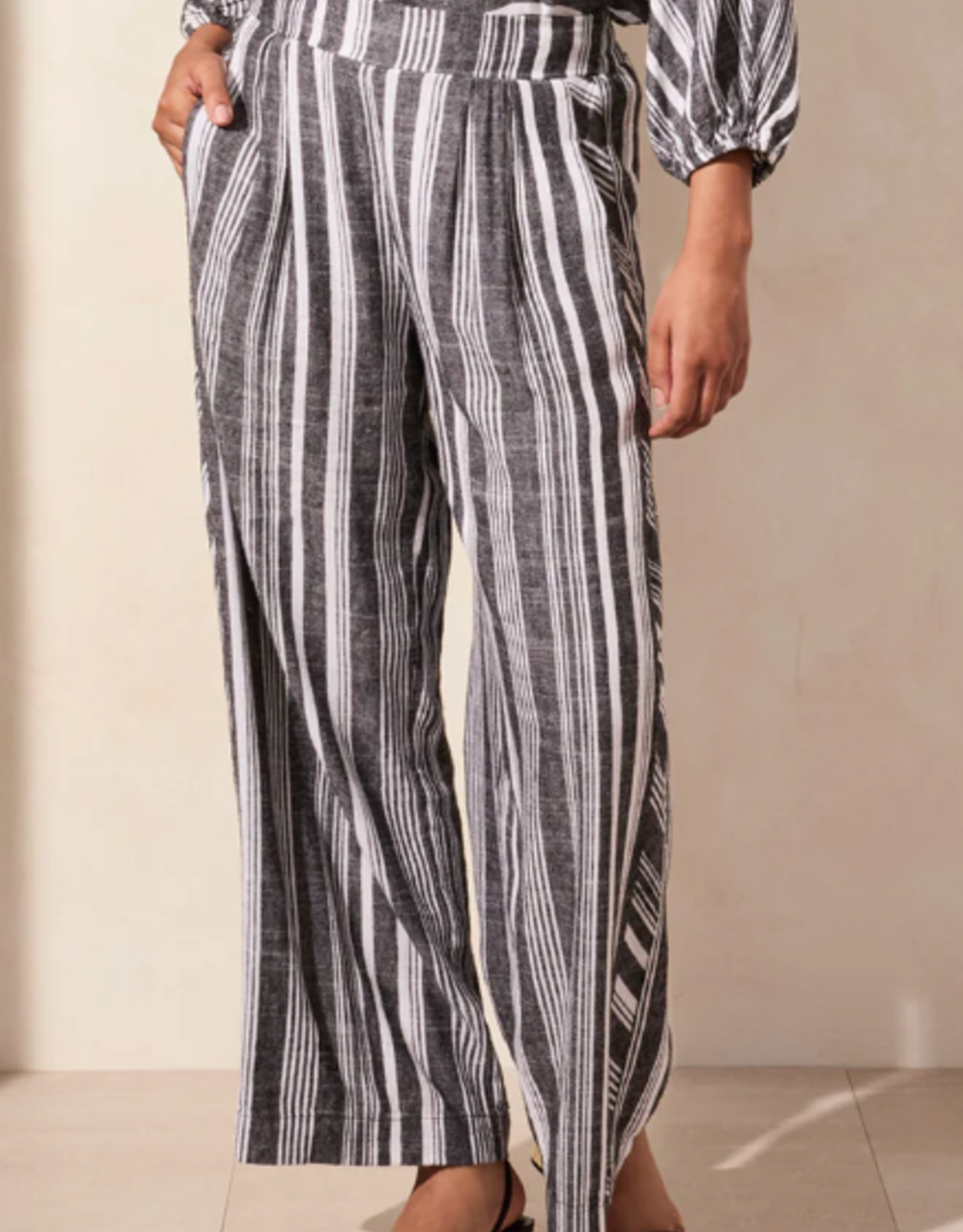 Tribal Tribal 5753O Black/White Pull On Pant Flowy Wide Leg CE