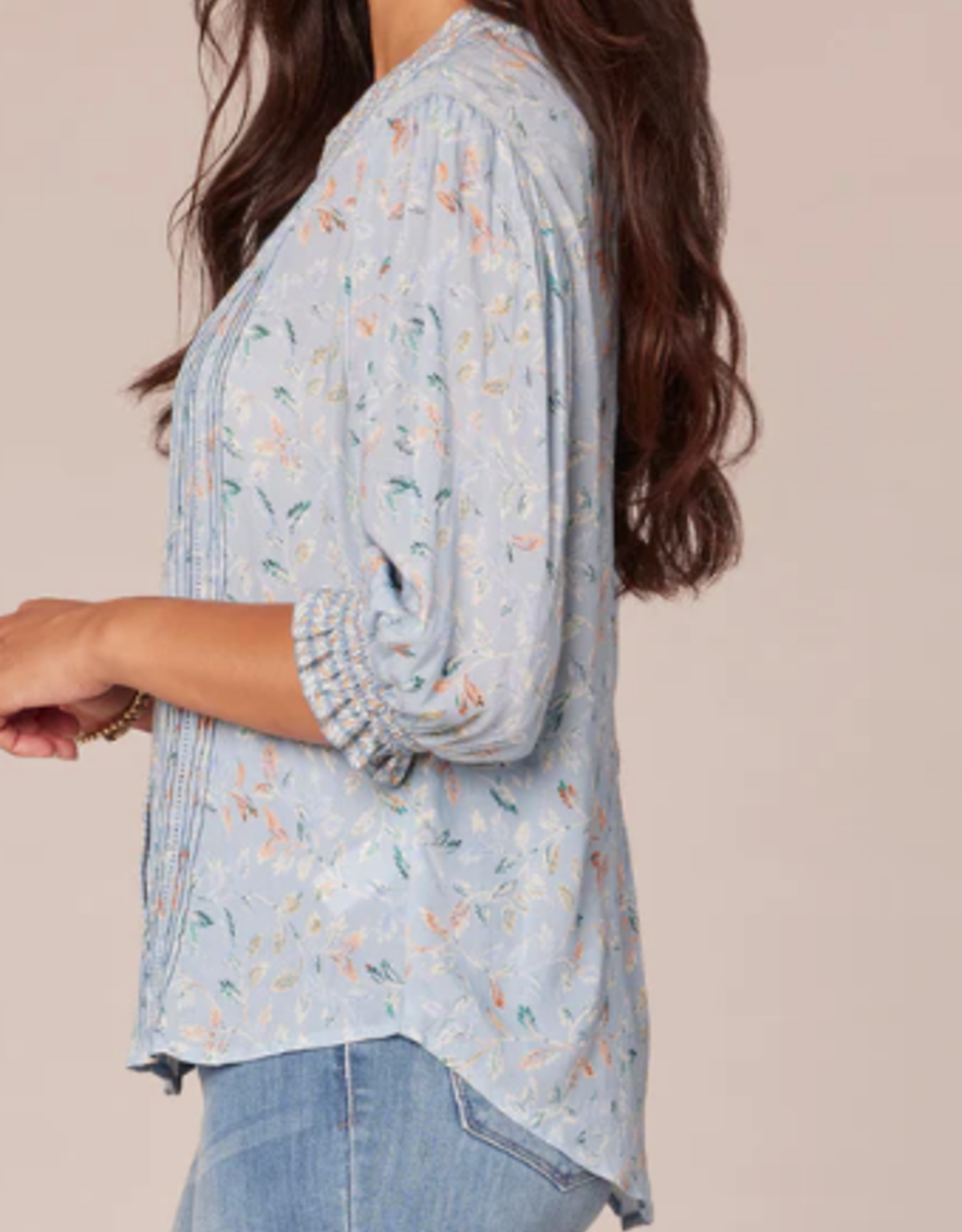 Democracy Democracy Cinched Sleeve Pintuck Picot Button Front Printed Petite Top