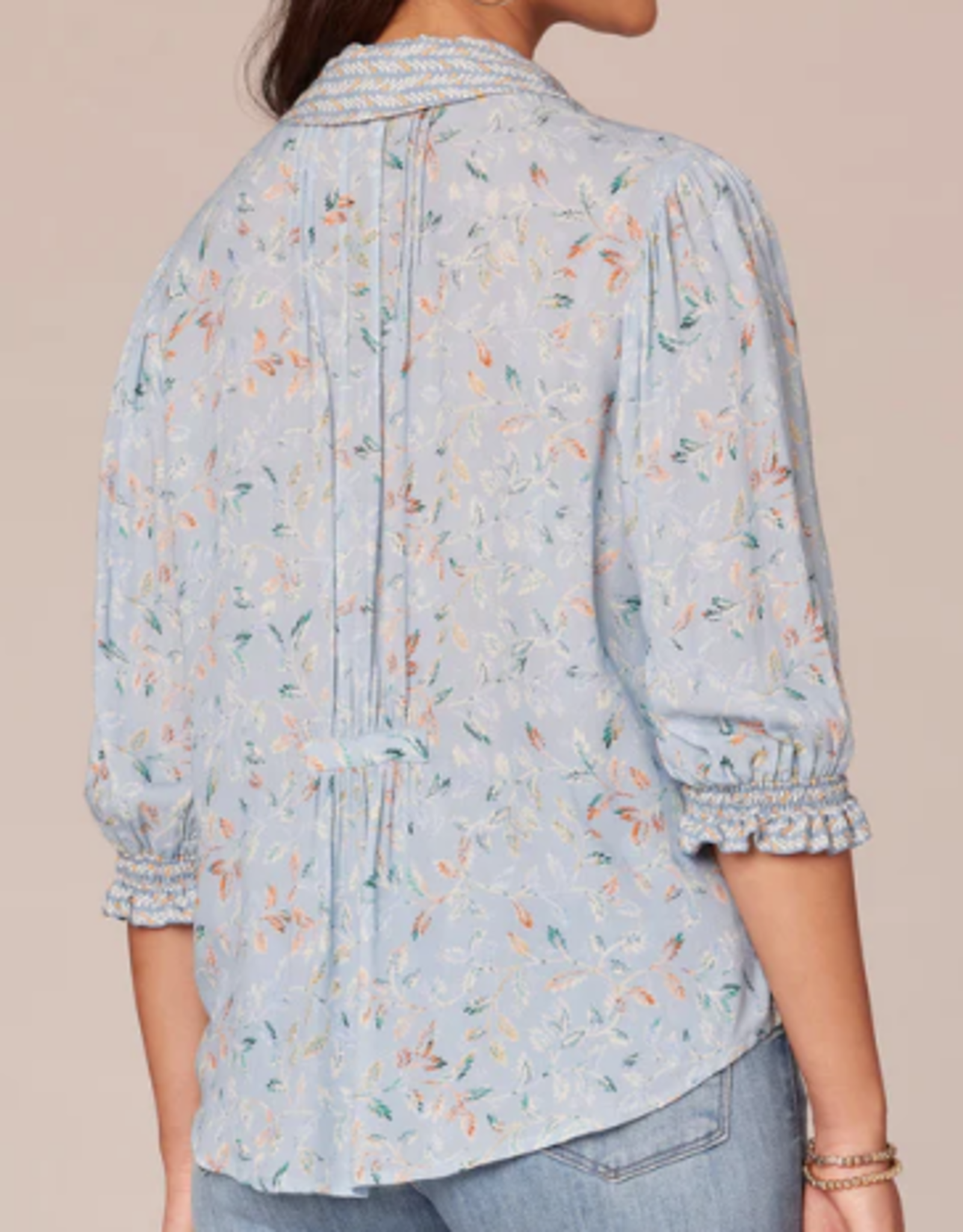 Democracy Democracy Cinched Sleeve Pintuck Picot Button Front Printed Petite Top