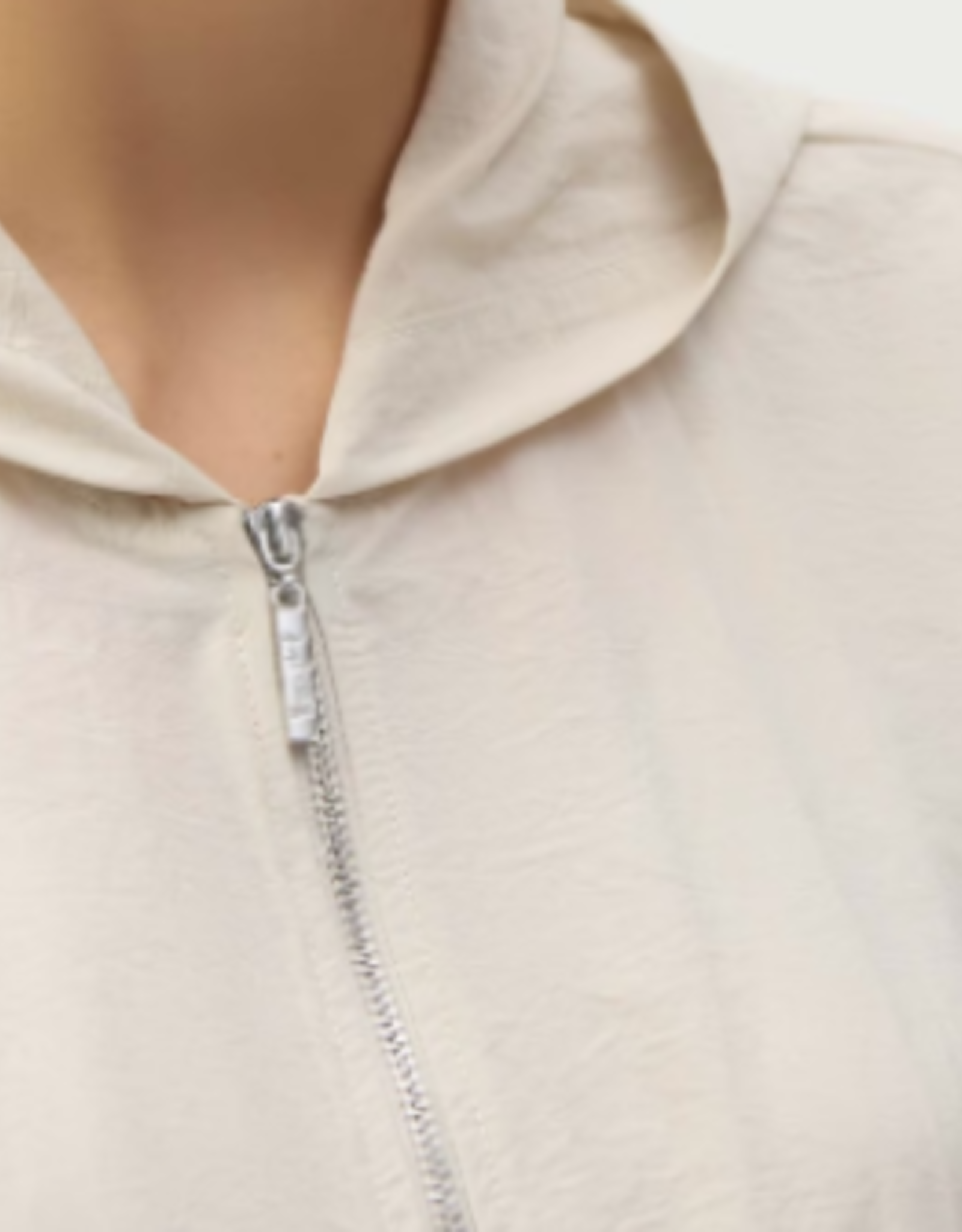 Joseph Ribkoff Joseph Ribkoff Moonstone Hooded Cropped Casual Top BEC
