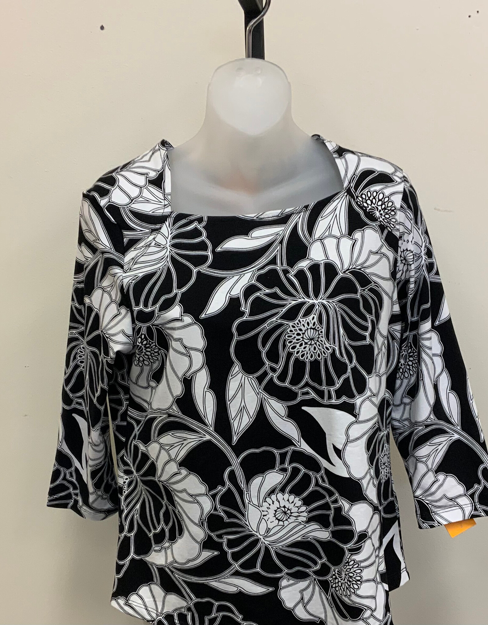 Ruby Rd Ruby Rd  Petite  Black Multi 3/4 Sleeve Envelope Neck Linear Poppies Print Knit Top BA