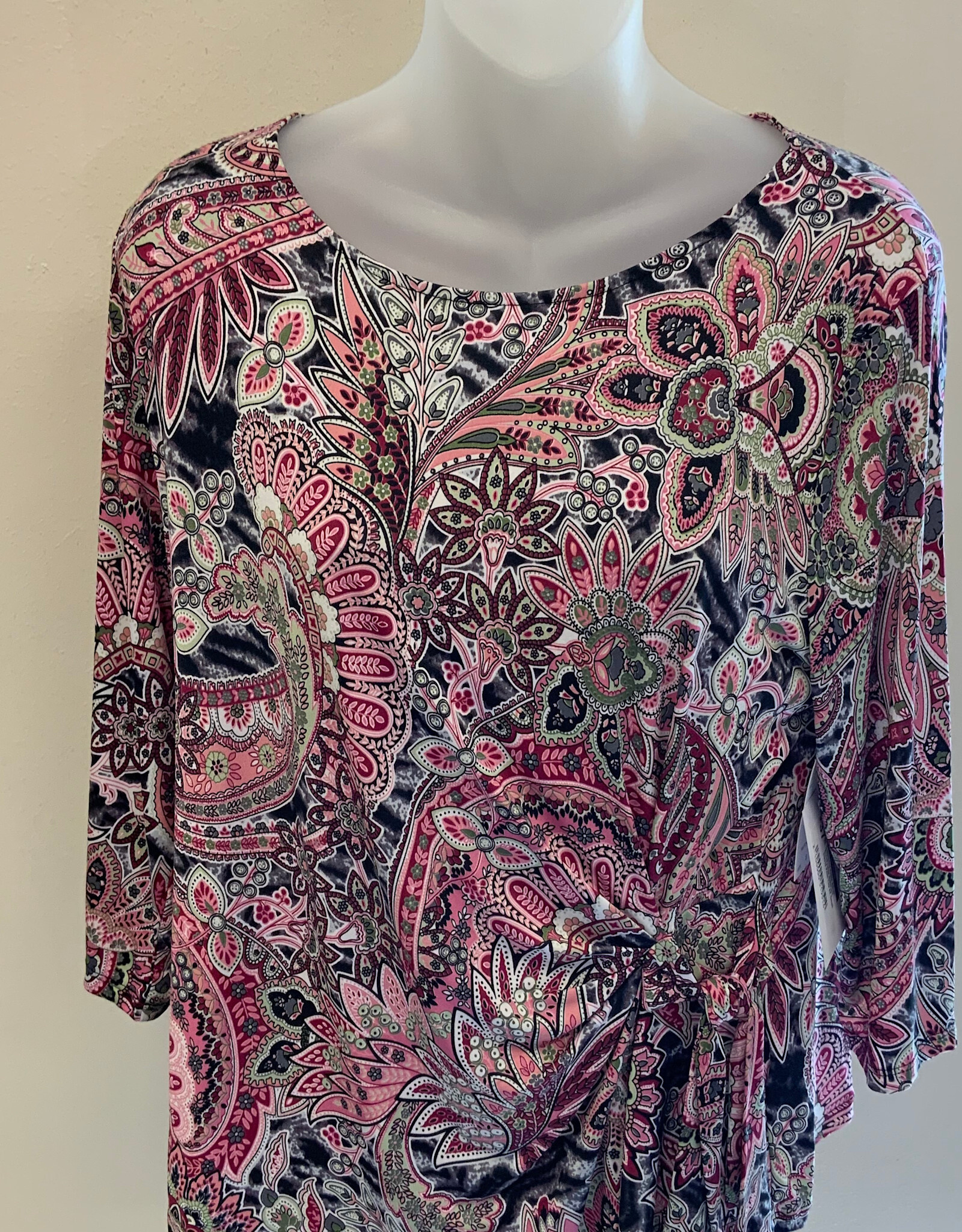 L.Hamrick L. Hamrick Petite  Brandywine Black 3/4 Sleeve Print Top BK