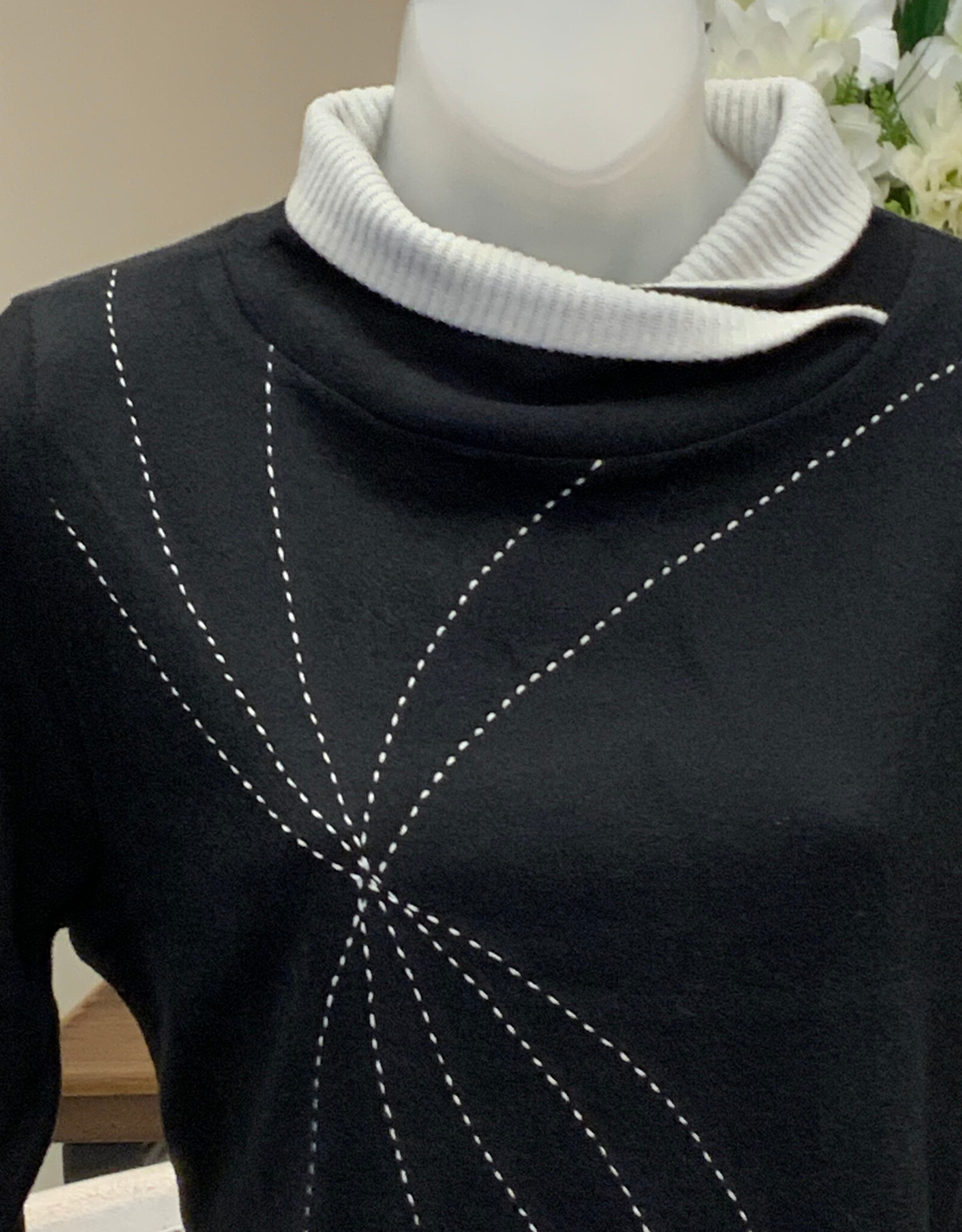 Trisha Tyler Trisha Tyler Black/Cream Wrap Collar Emb. Detail Sweater CO