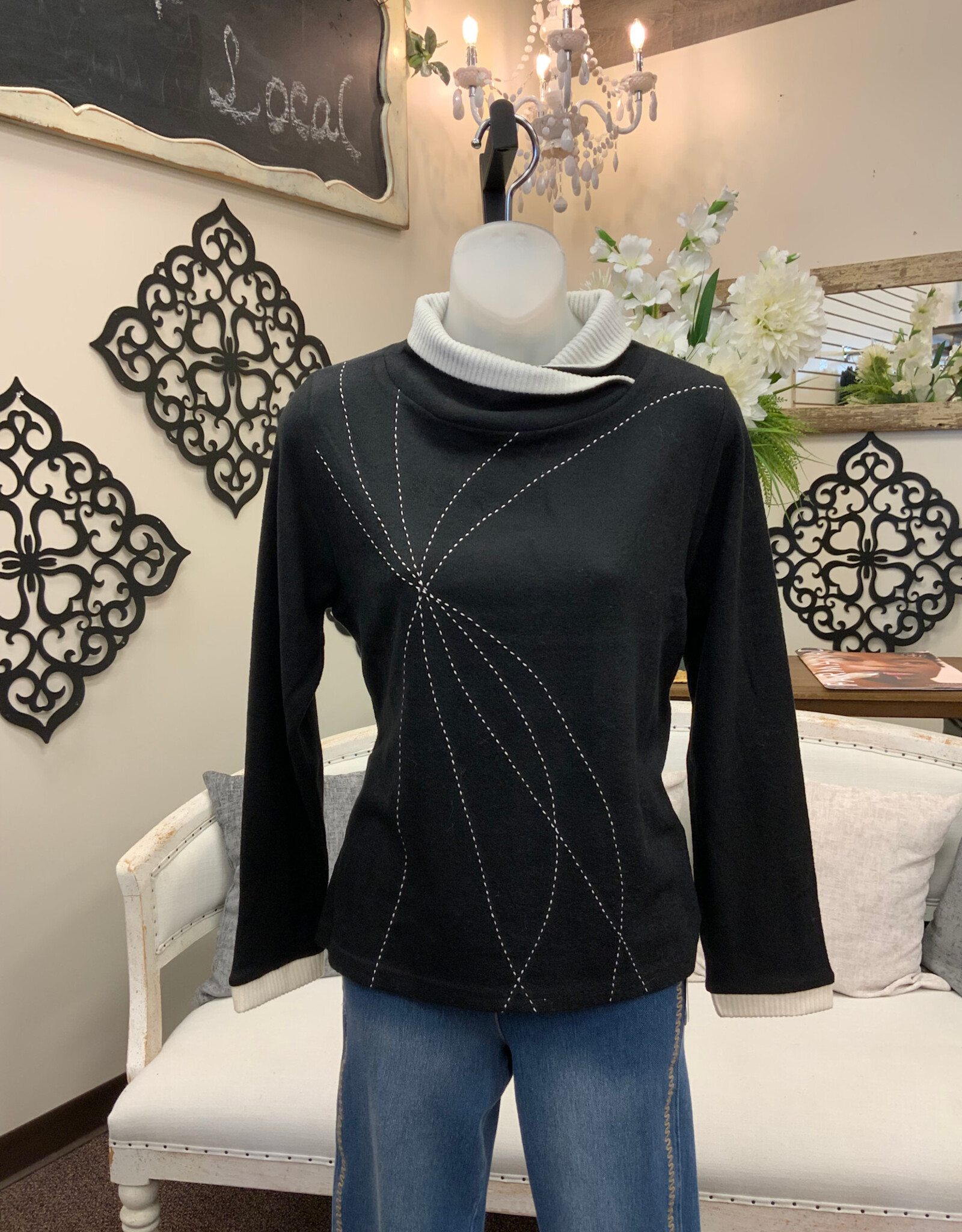 Trisha Tyler Trisha Tyler Black/Cream Wrap Collar Emb. Detail Sweater CO