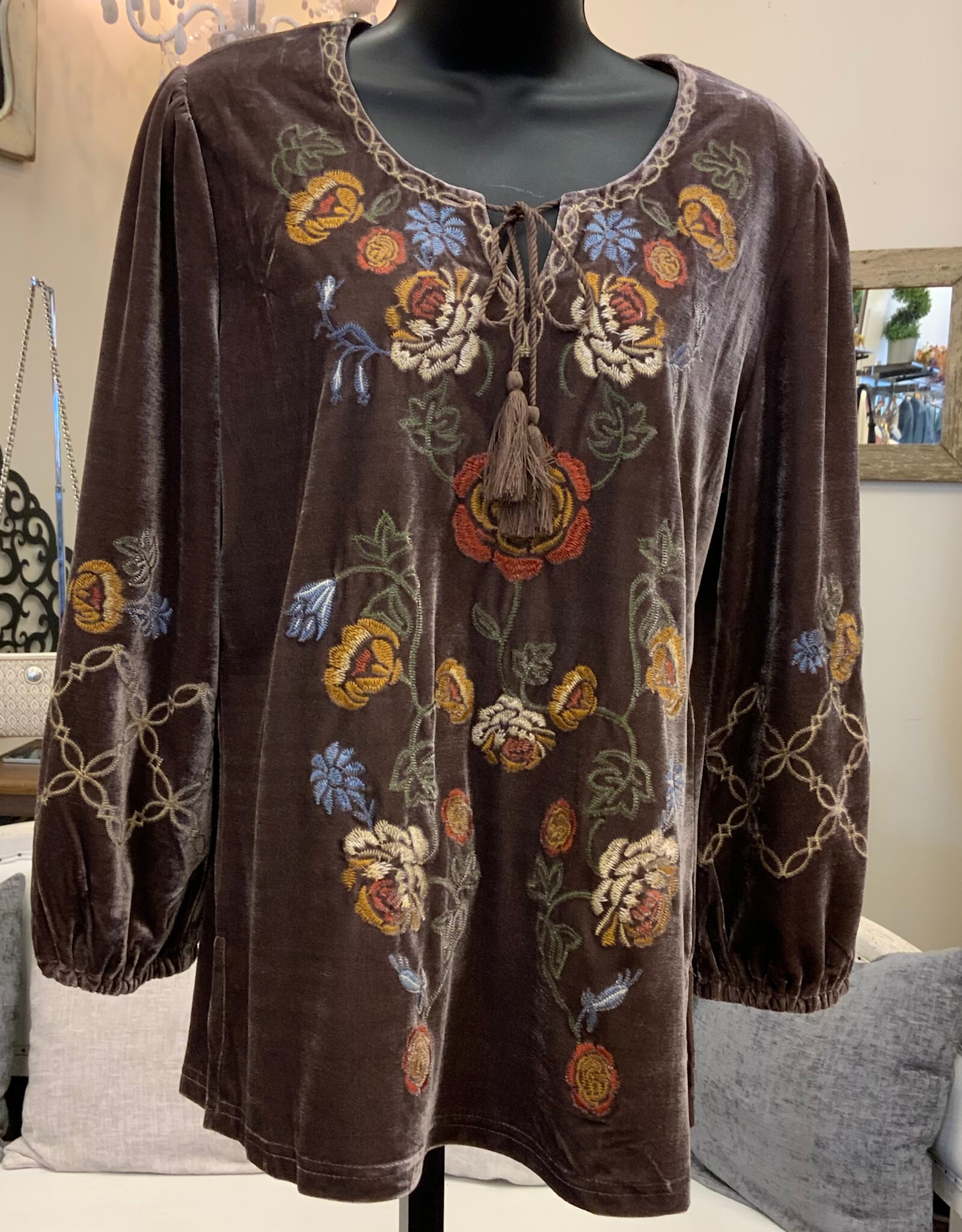 Papillon Papparazzi Taupe Velvet  3/4 Sleeve Top AK