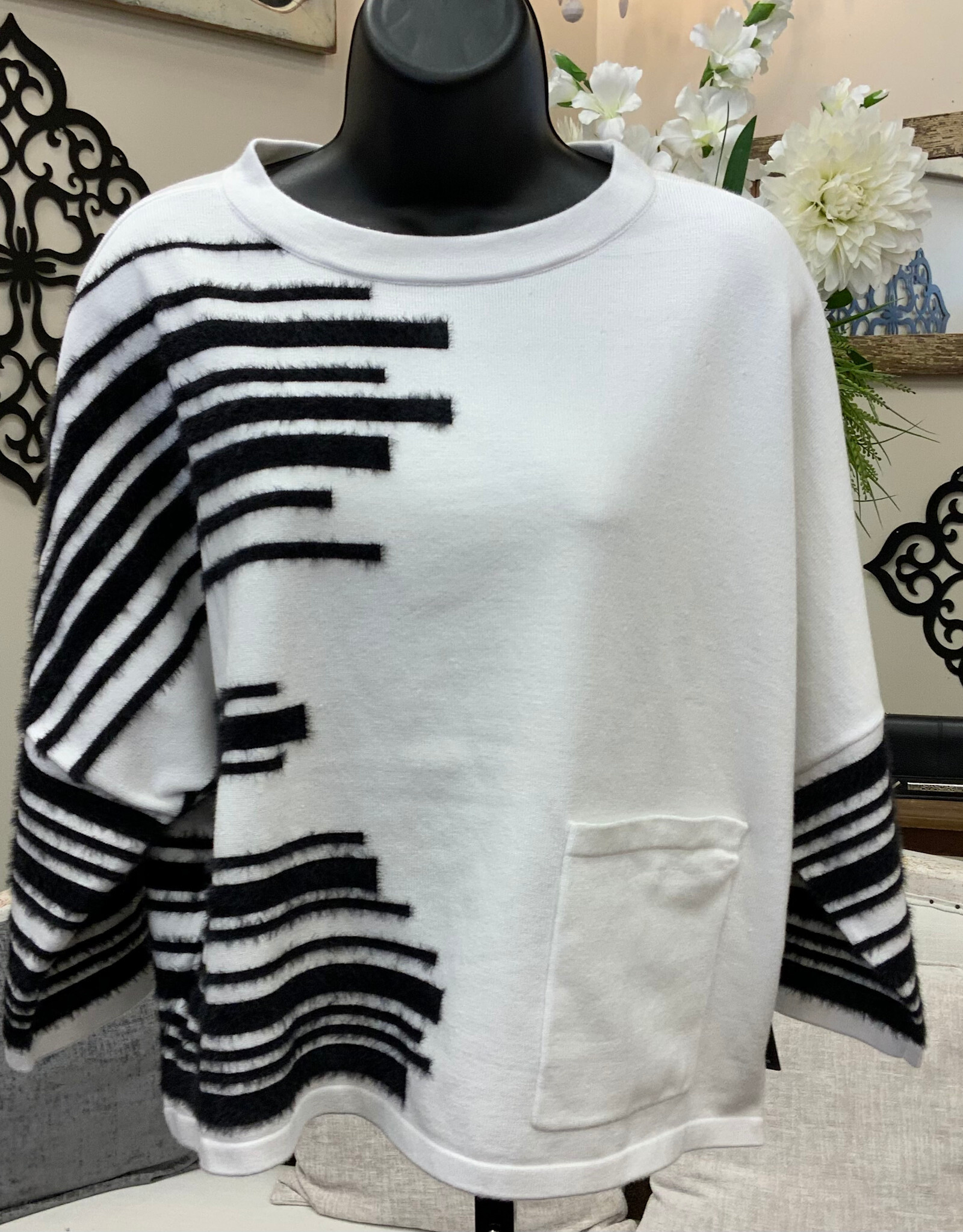 APNY APNY Off WHT/BLK Round Neck 3/4 Sleeve  Sweater  CR