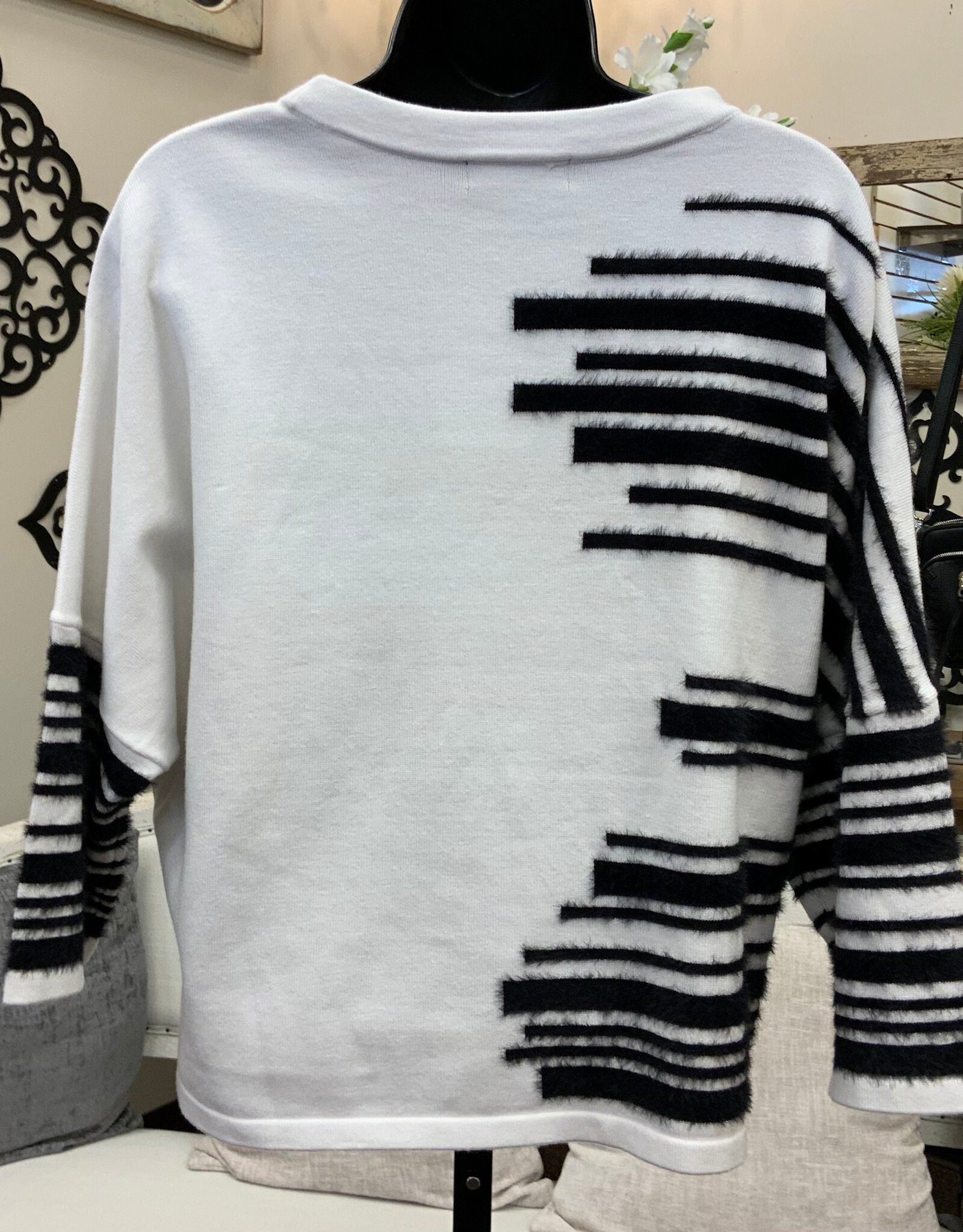 APNY APNY Off WHT/BLK Round Neck 3/4 Sleeve  Sweater  CR