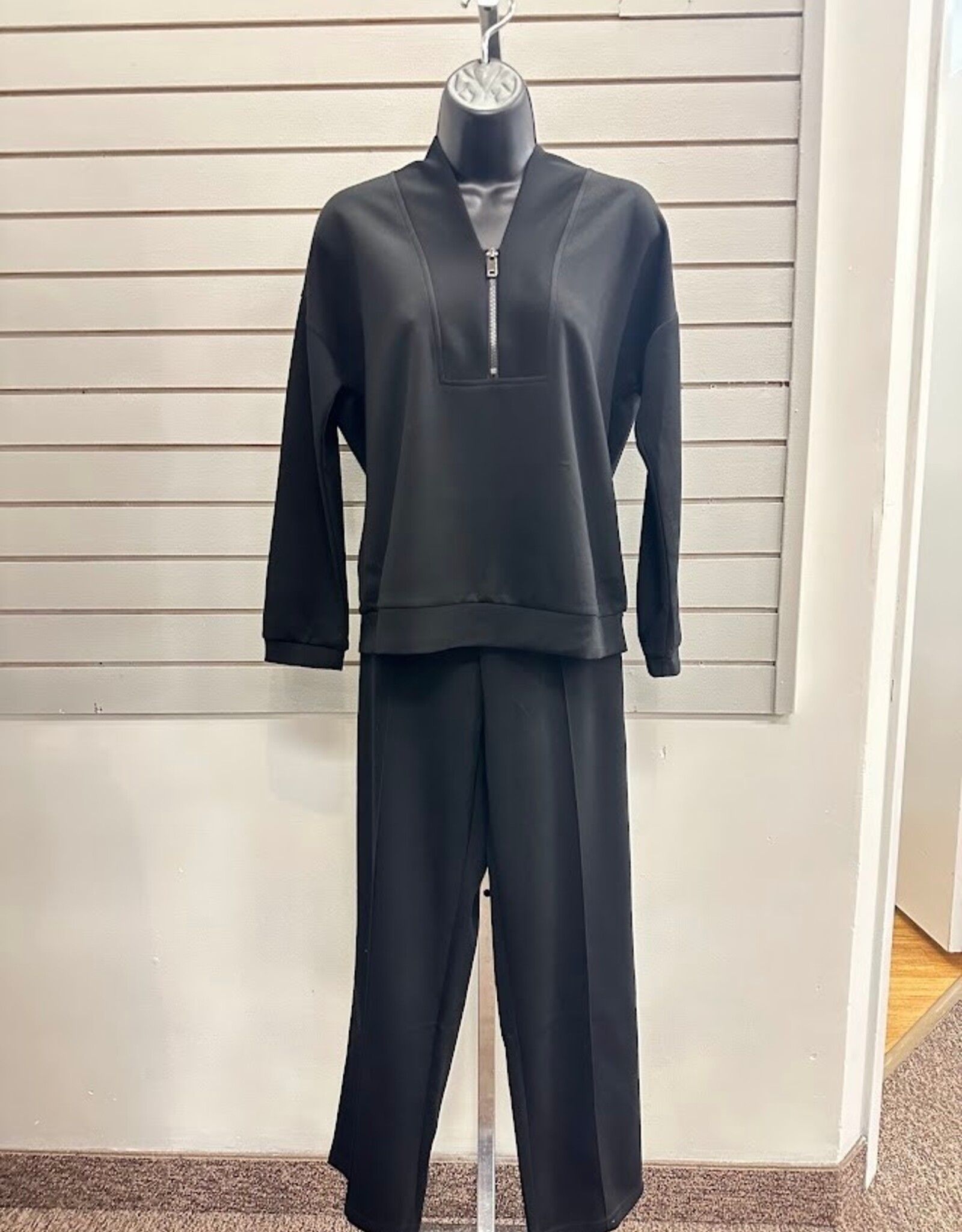 Creation Creation  Black Pull On Scuba Fabric Straight Leg With Pockets