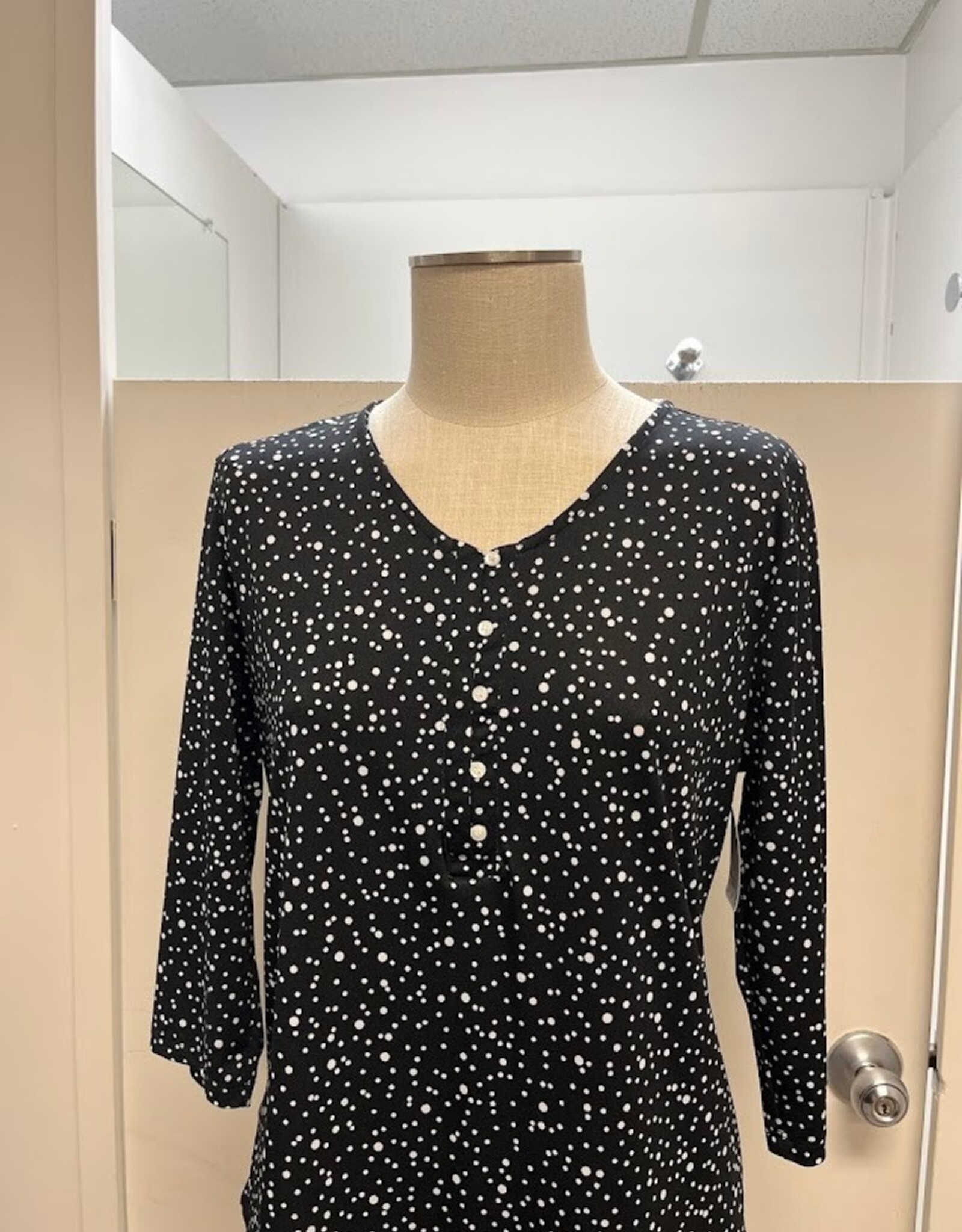 Southern Lady Southern Lady BLK/WHT Polka Dot V- Neck  3/4 Sleeve Top