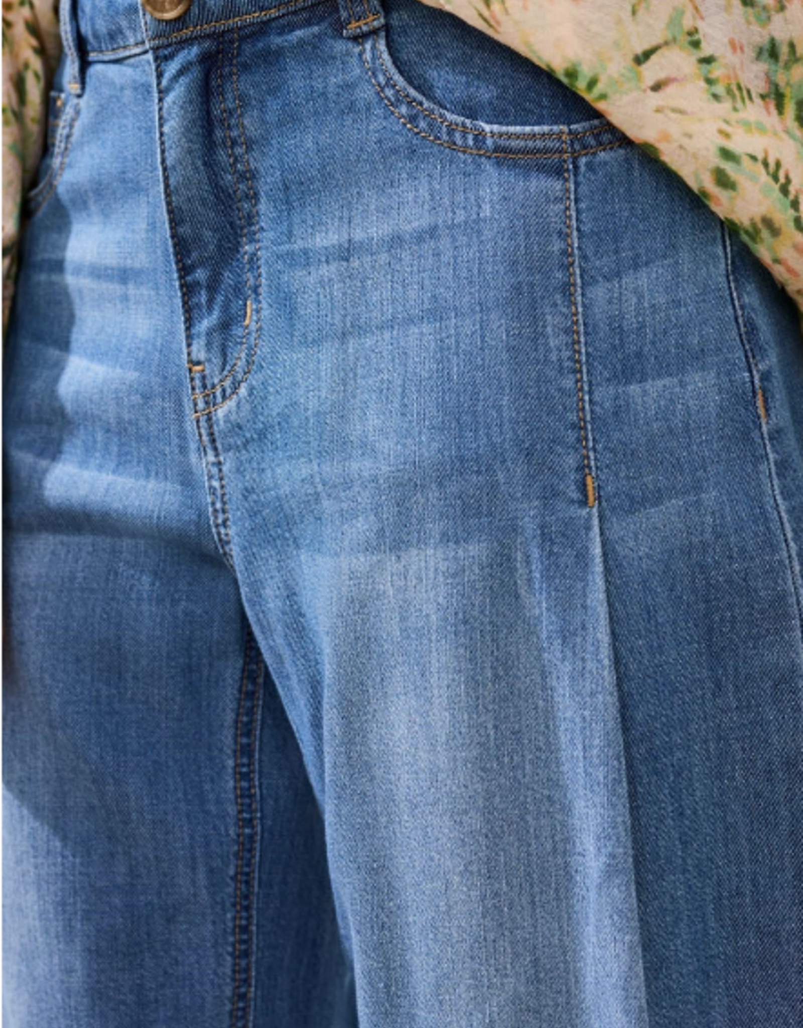 Tribal Tribal Audrey Light Blue Wash Pleated Crop Jean