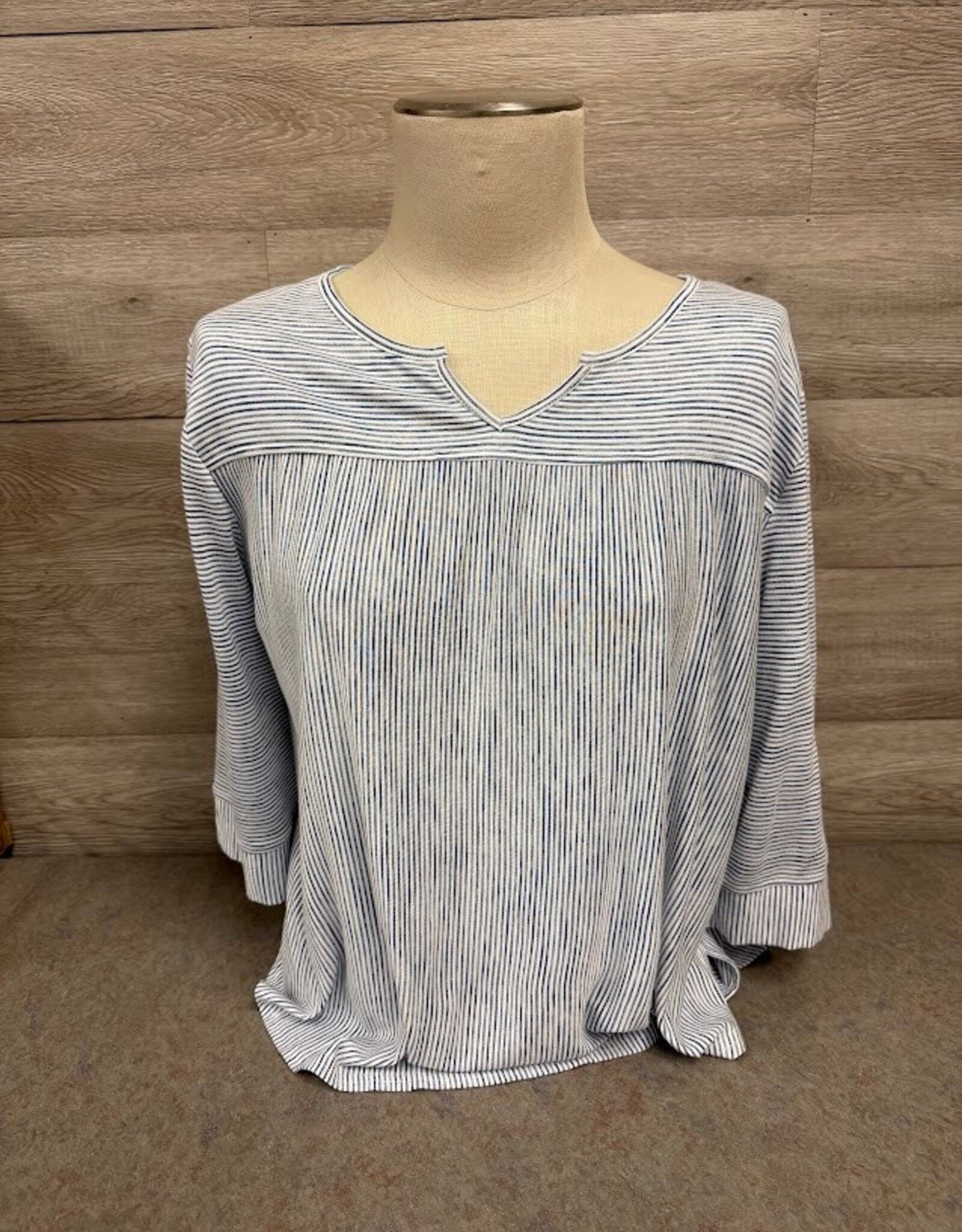Links Southern Lady Blue Chambray Stripe Print  V- Neck 3/4 Sleeve Petite  Top