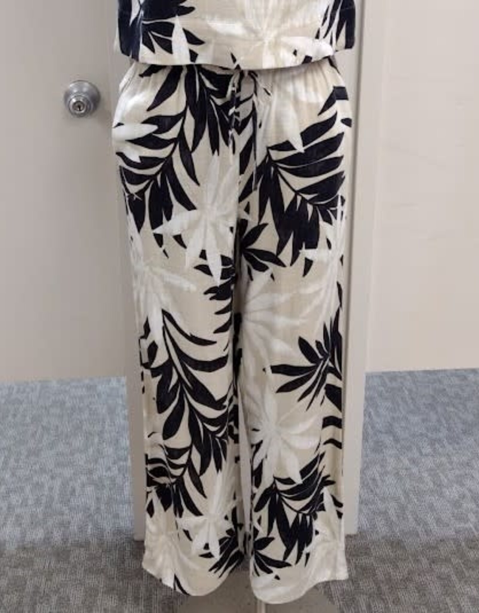 Black Tape Black Tape Black/White Abstract Leaf Print Pant