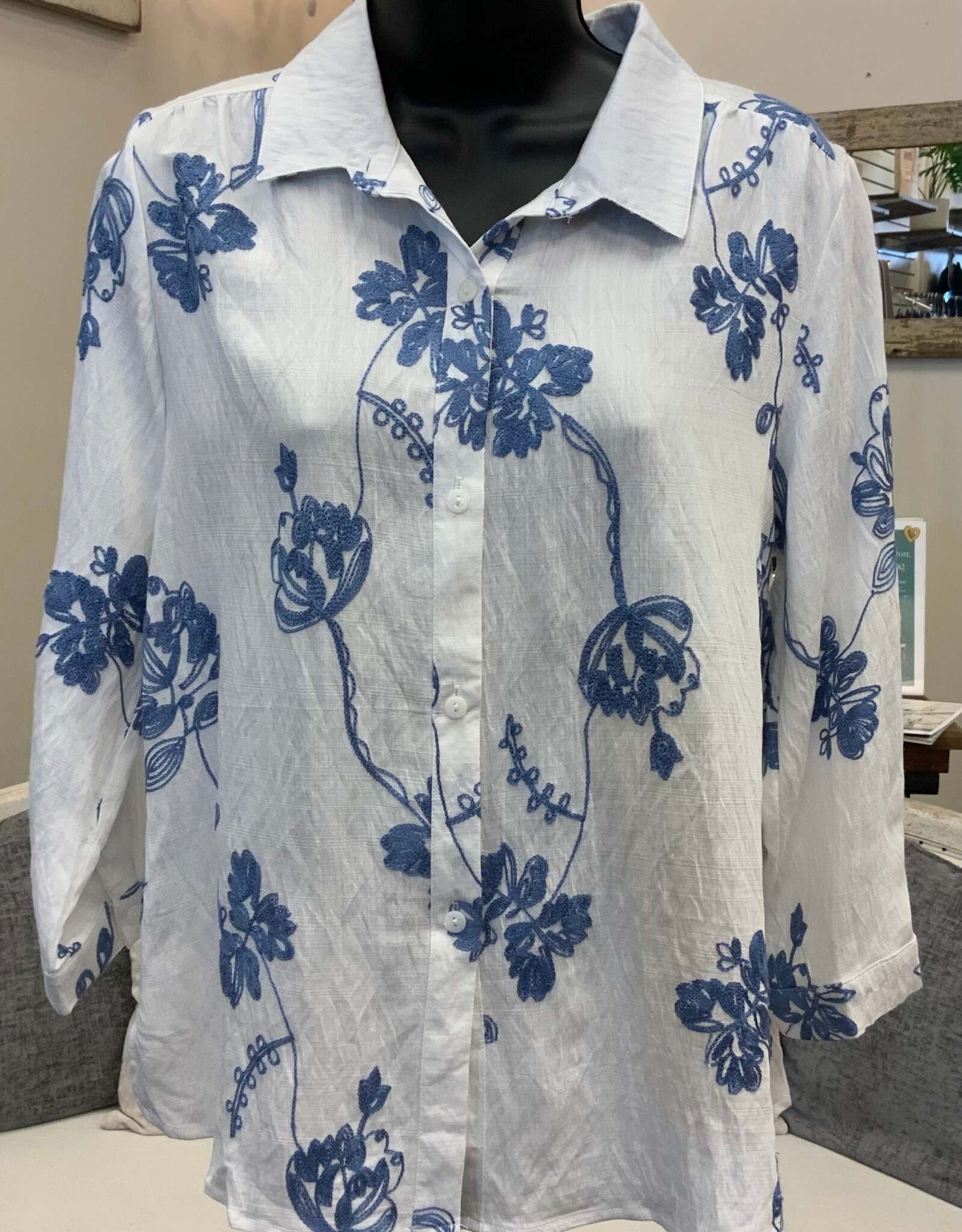 Creations Creation  White  Blue Embroidered Floral Print 3/4 Sleeve Top