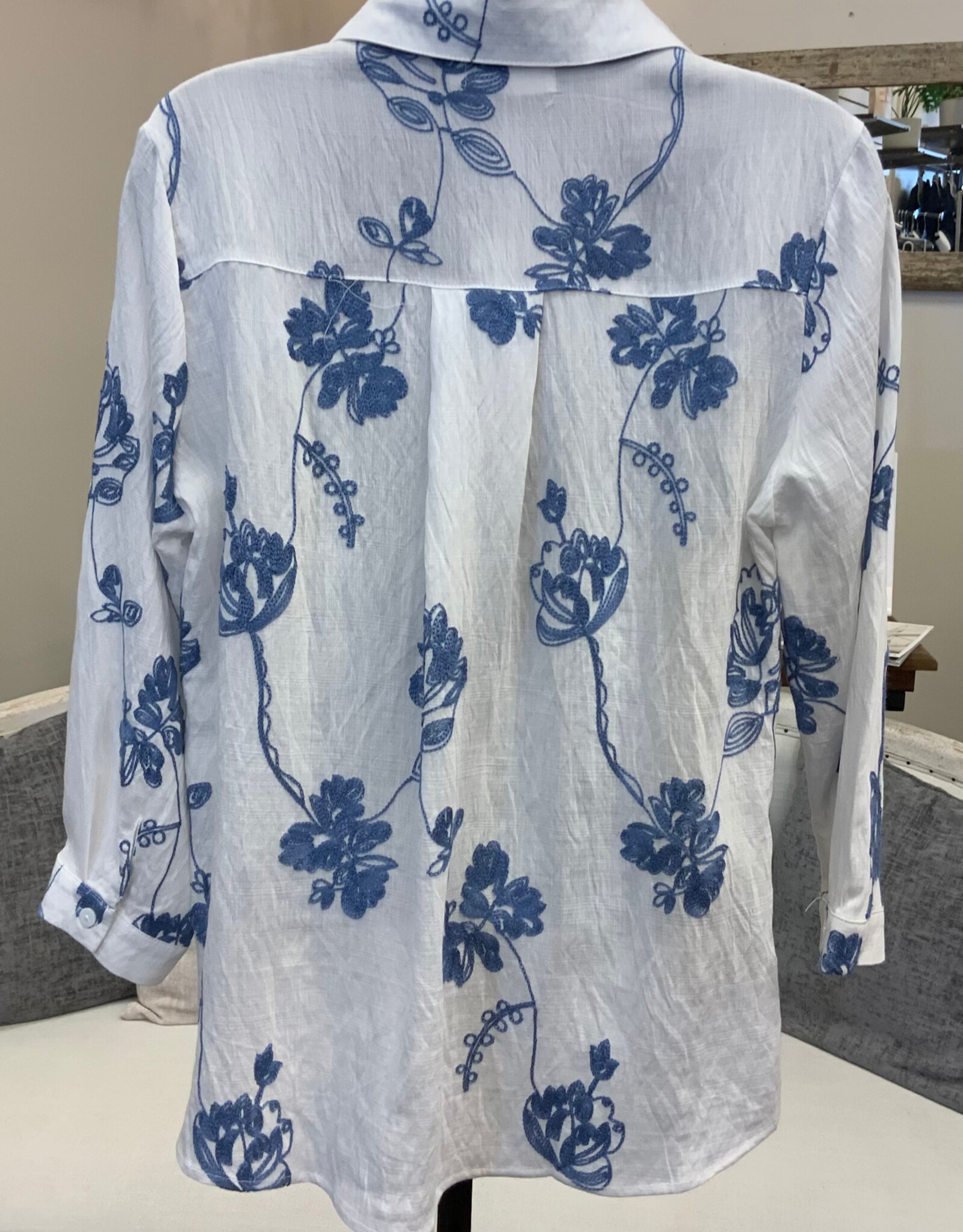 Creations Creation  White  Blue Embroidered Floral Print 3/4 Sleeve Top