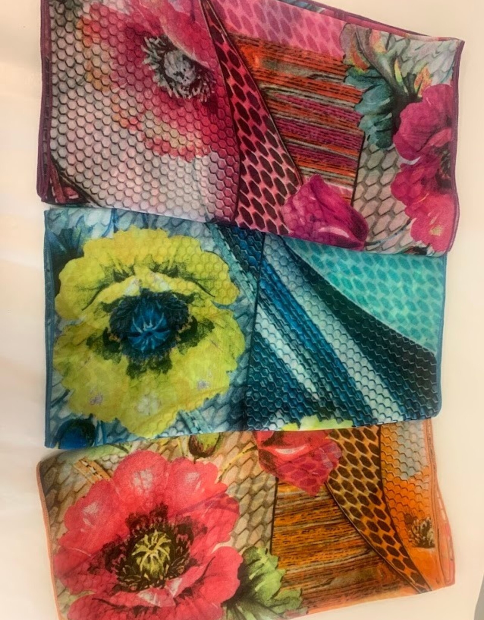 Mademoiselle Inc Mademoiselle M60-794 Abstract Floral Scarf