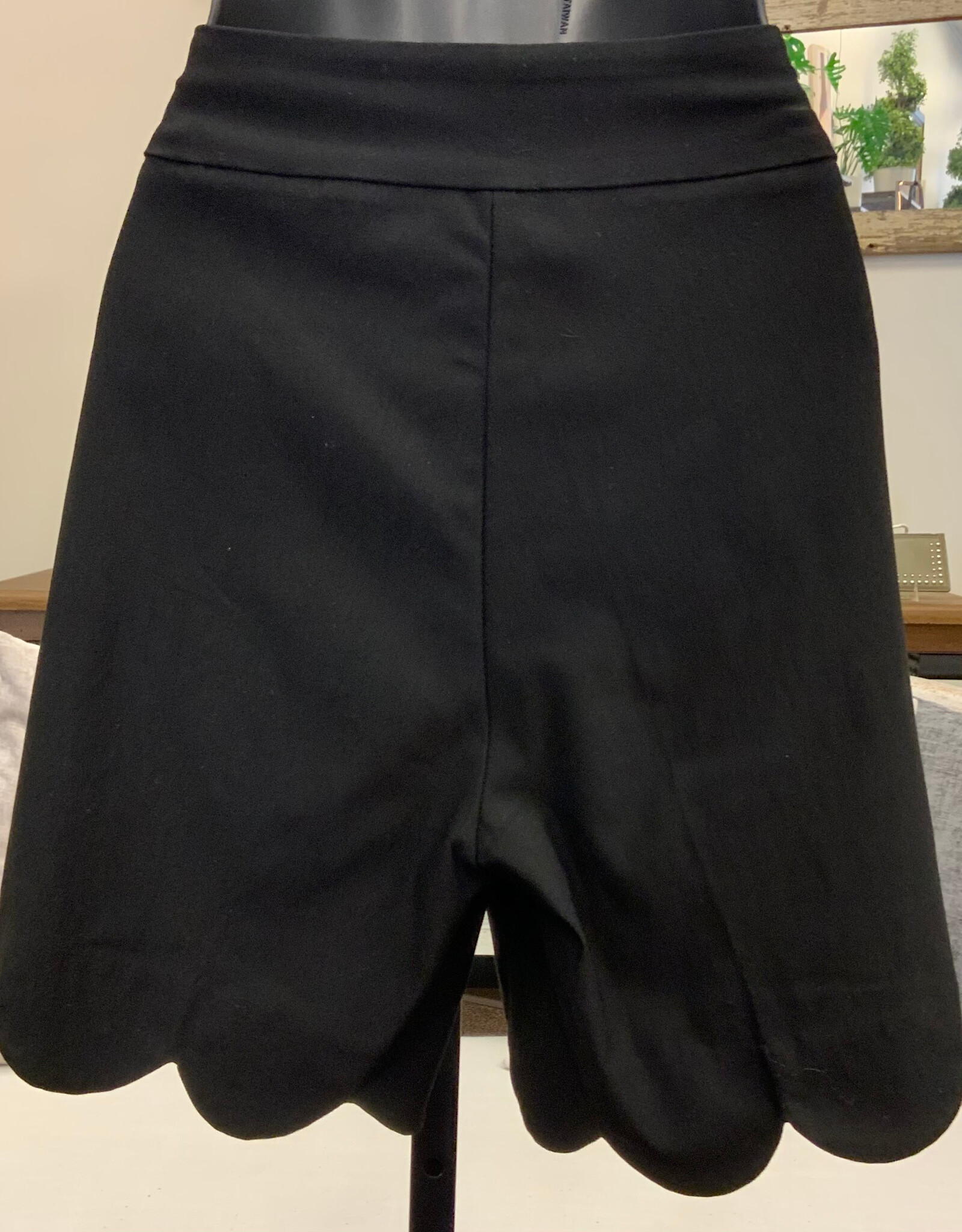 Lulu B Lulu B BLD3164 Black Bangladine Scallop Hem Shorts
