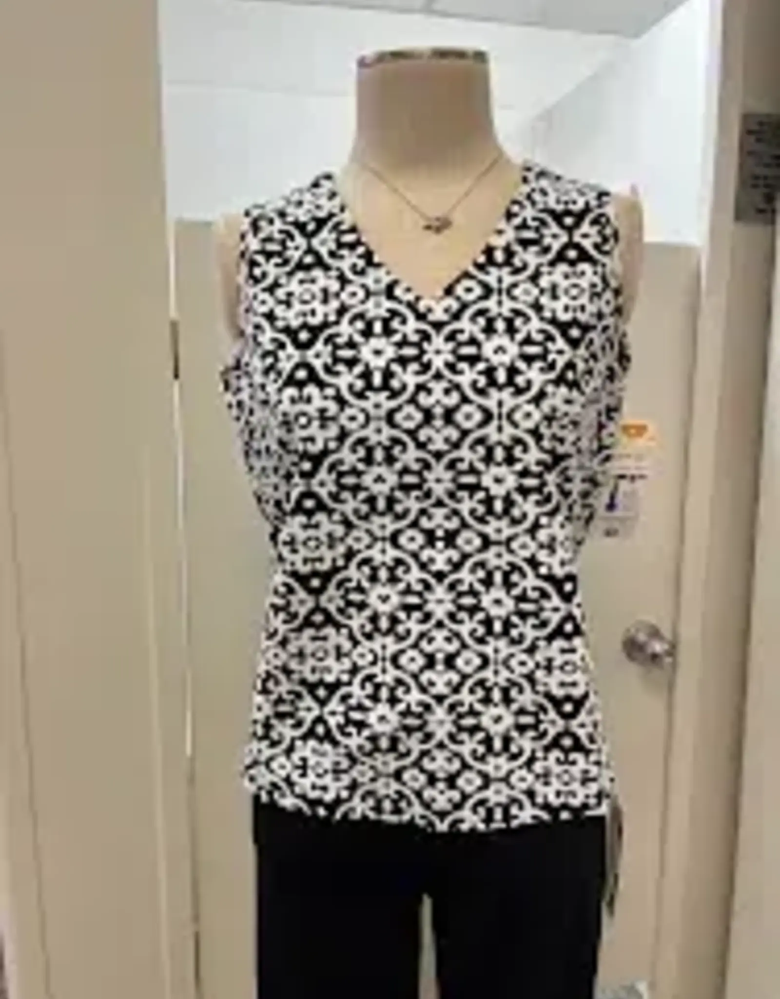 Lulu B Lulu B GHBK Black/White  Geometric  V-Neck Sleeveless  Top